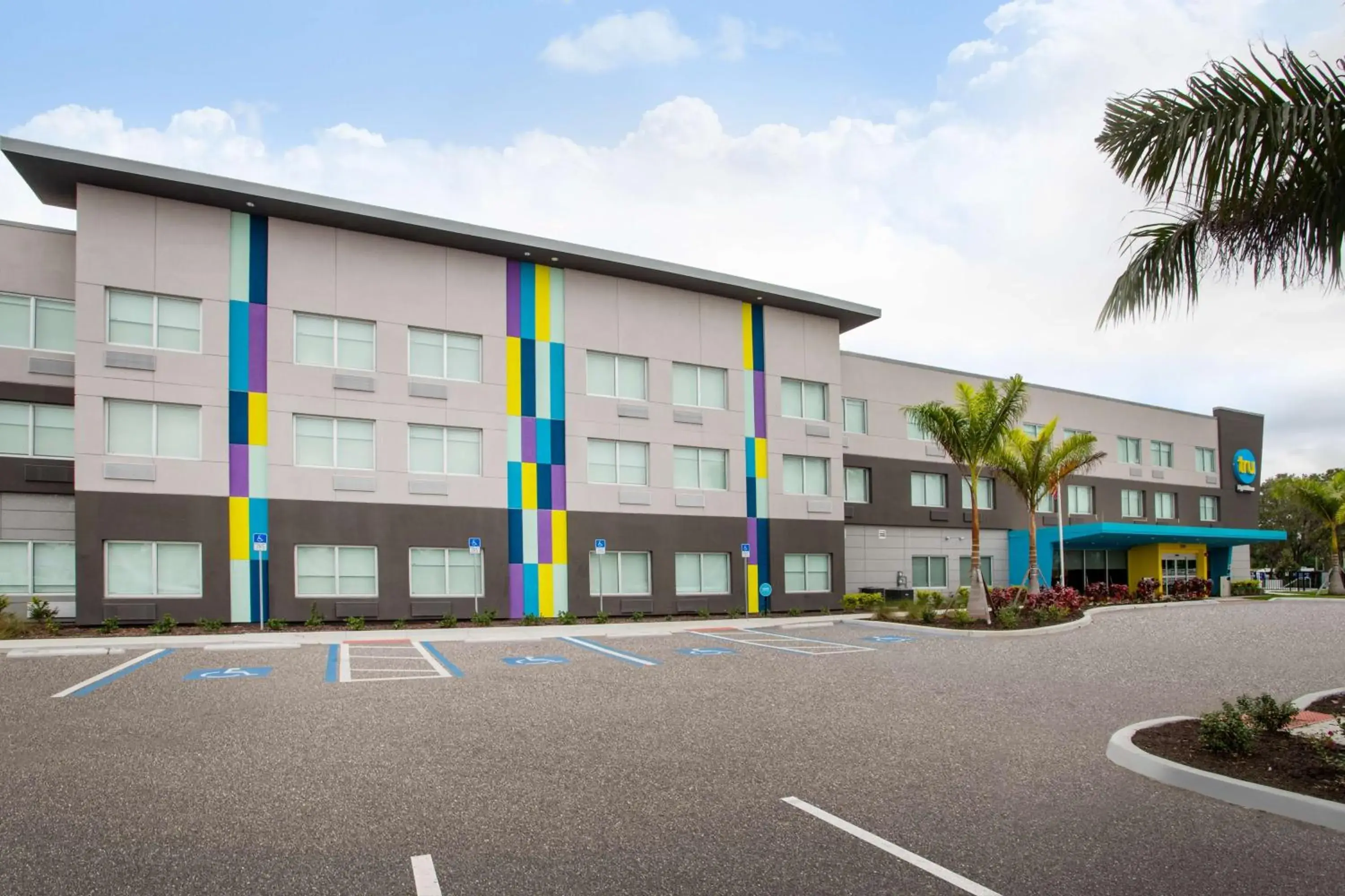 Property building in Tru By Hilton Bradenton I-75, FL Property building in Tru By Hilton Bradenton I-75, FL
