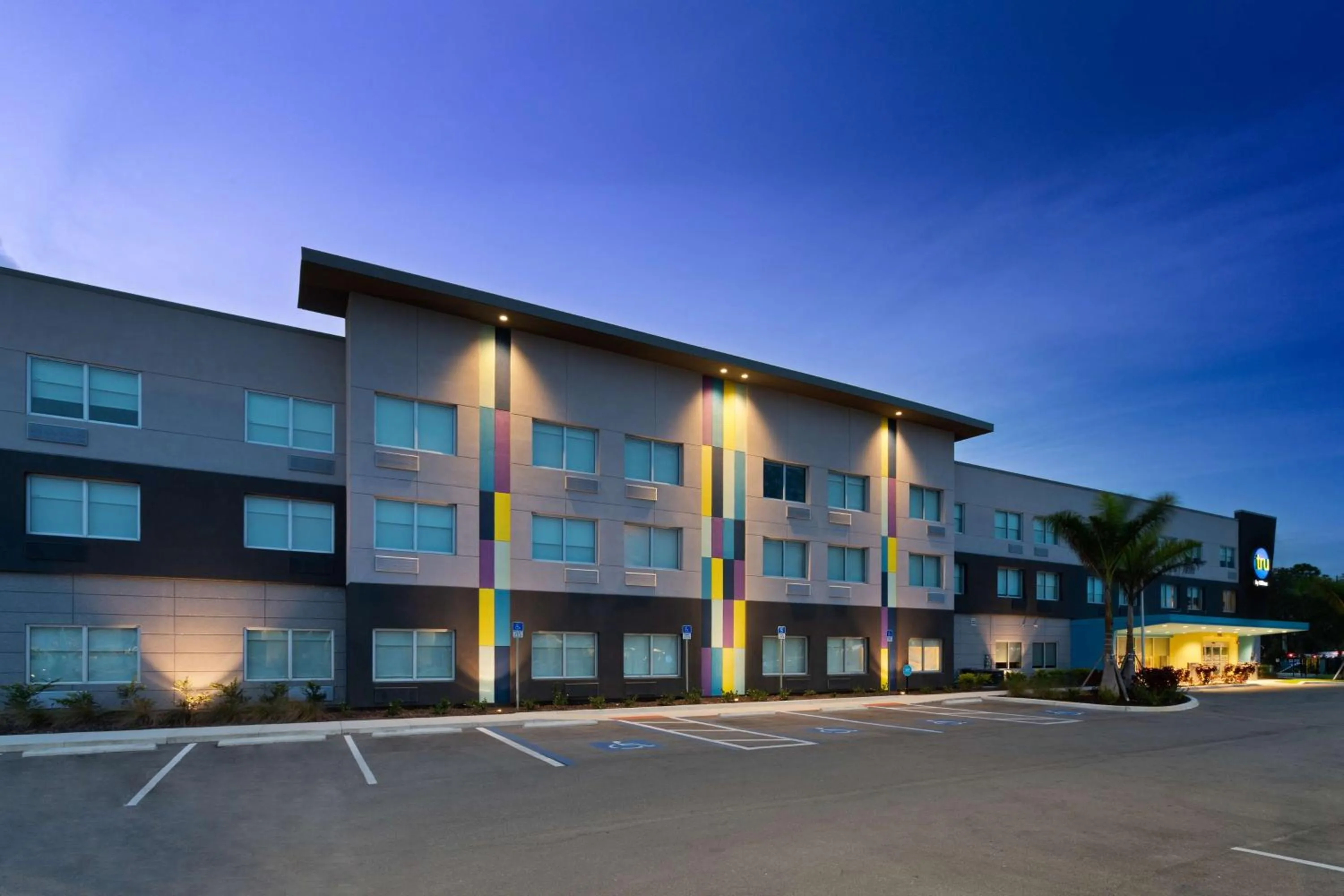 Property building in Tru By Hilton Bradenton I-75, FL