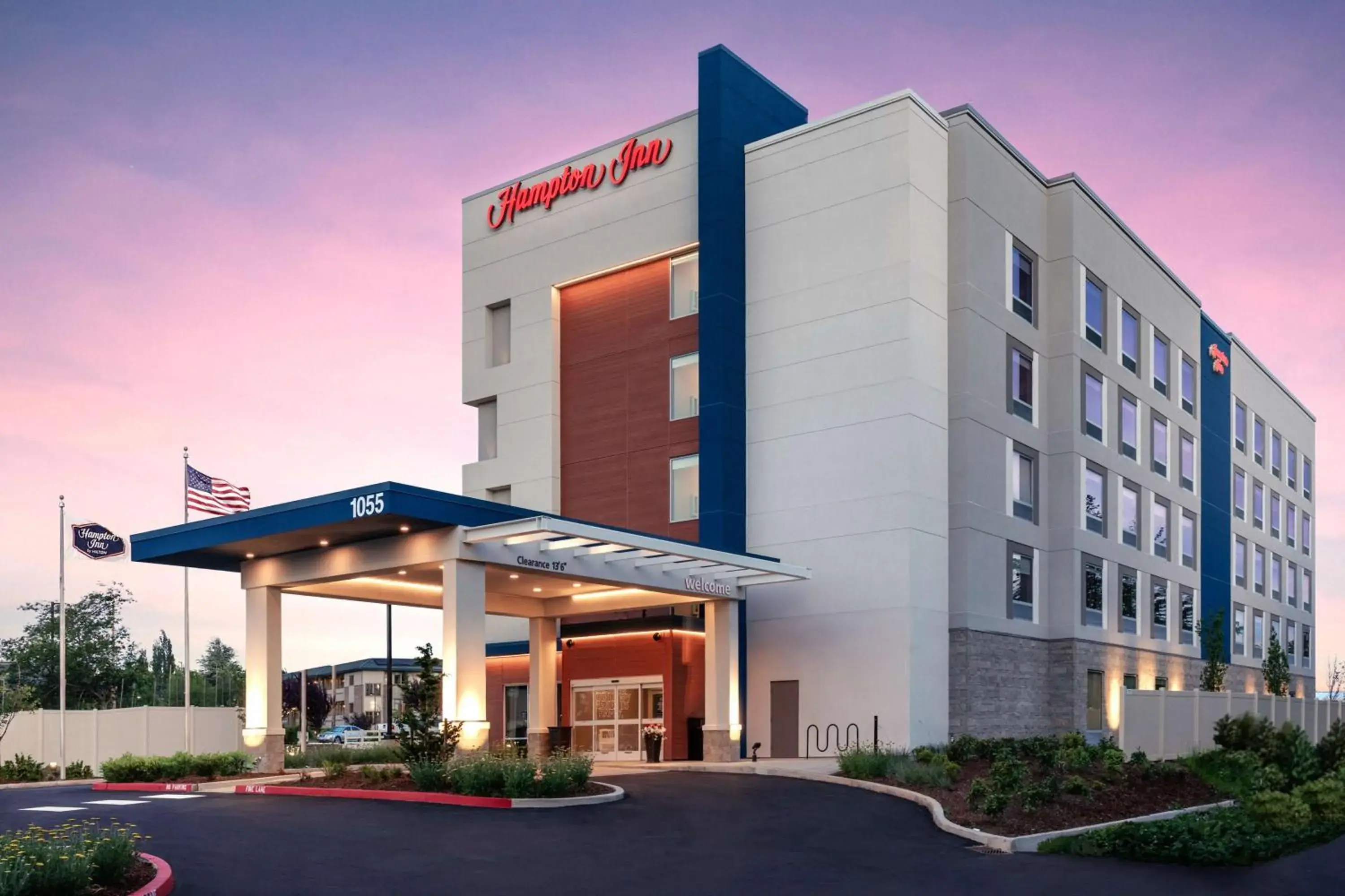 Property building in Hampton Inn Bellingham Airport, WA Property building in Hampton Inn Bellingham Airport, WA