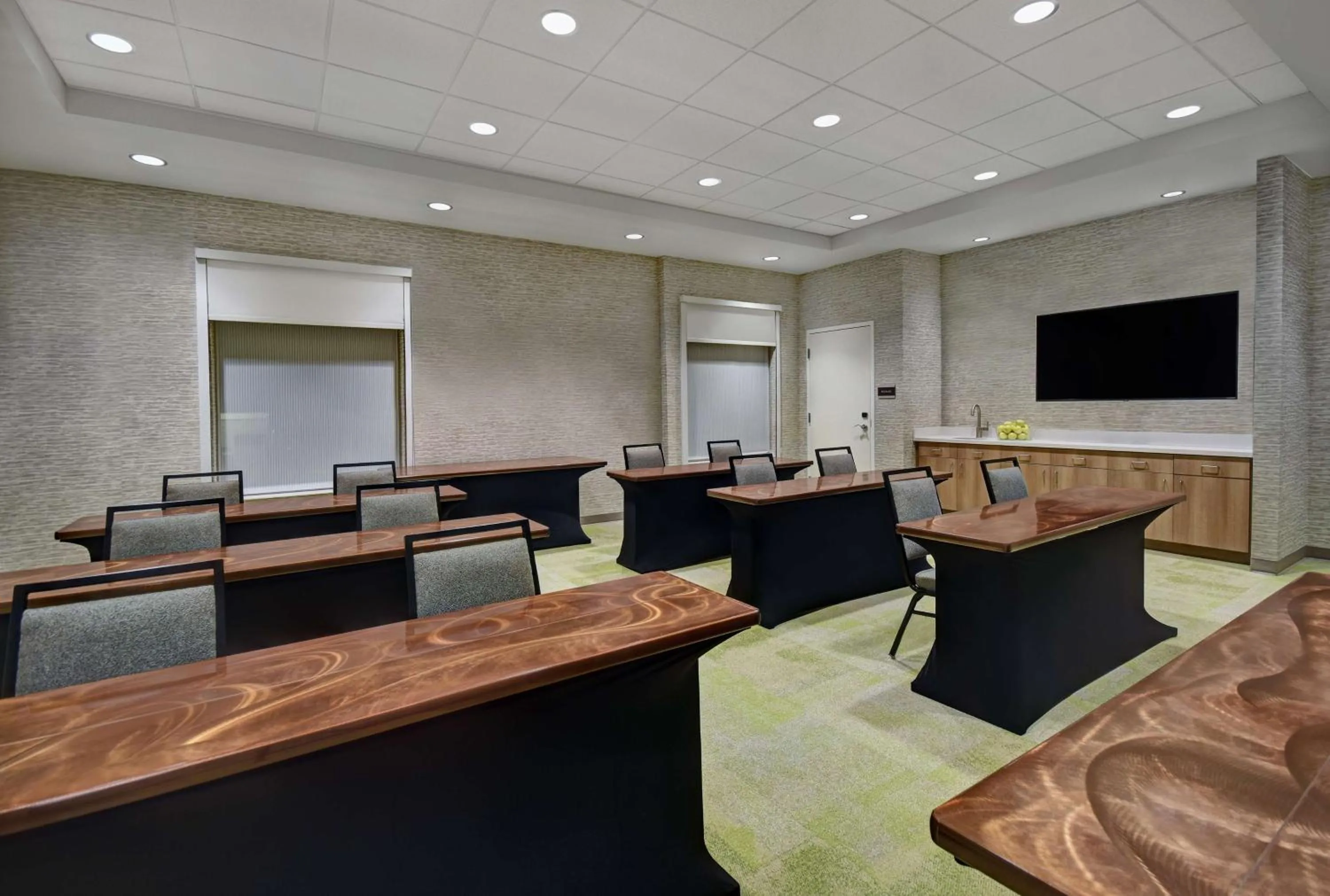 Meeting/conference room in Home2 Suites by Hilton Atlanta Airport North