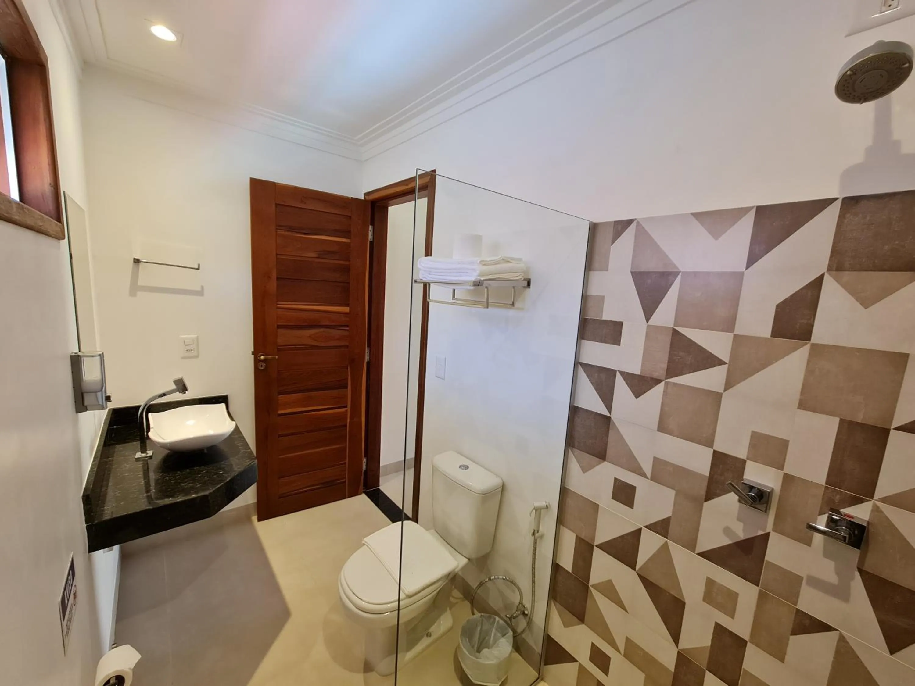 Shower in Pousada Camarás