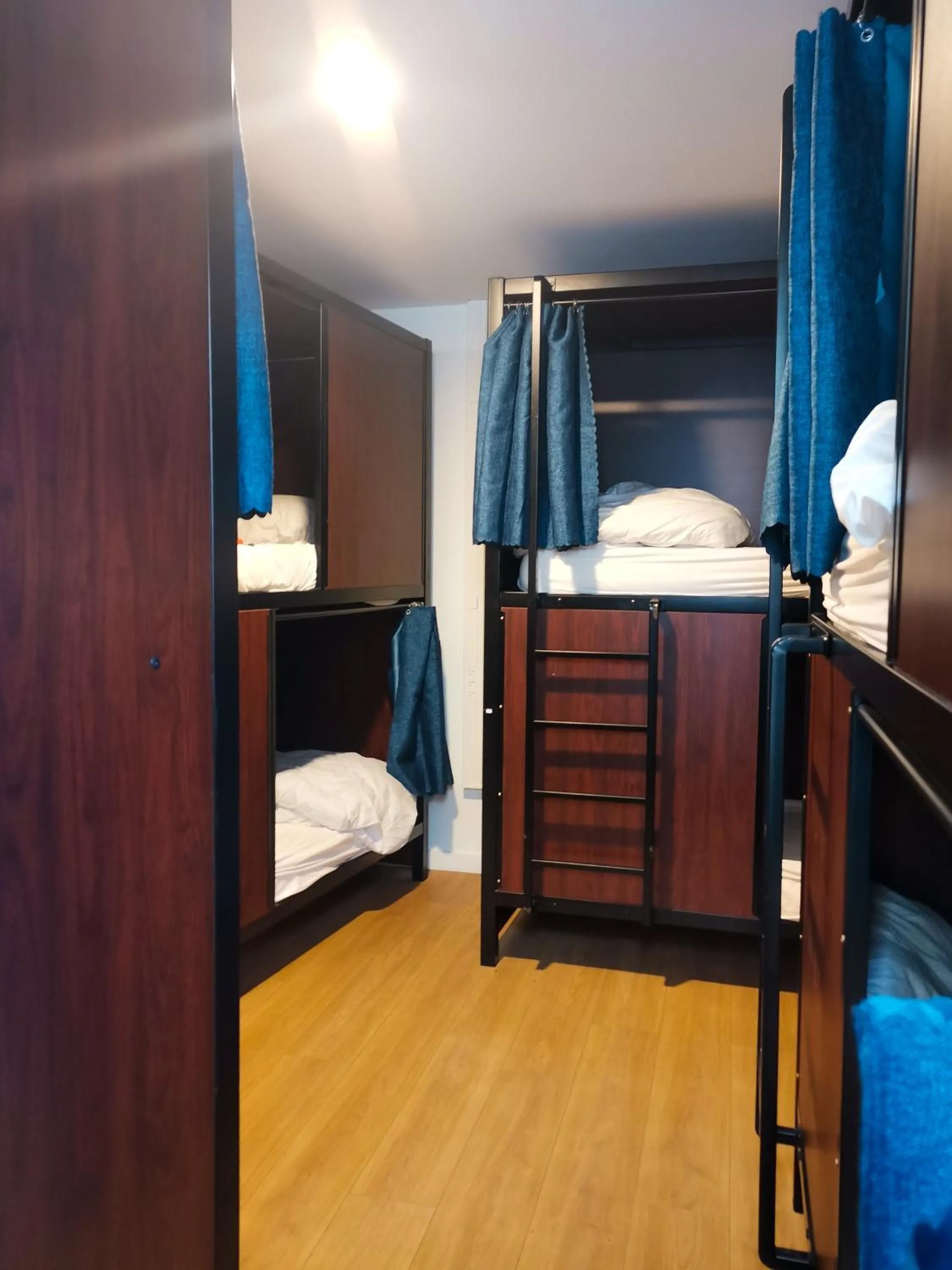 bunk bed, Bed in Hostel20 Bayonne