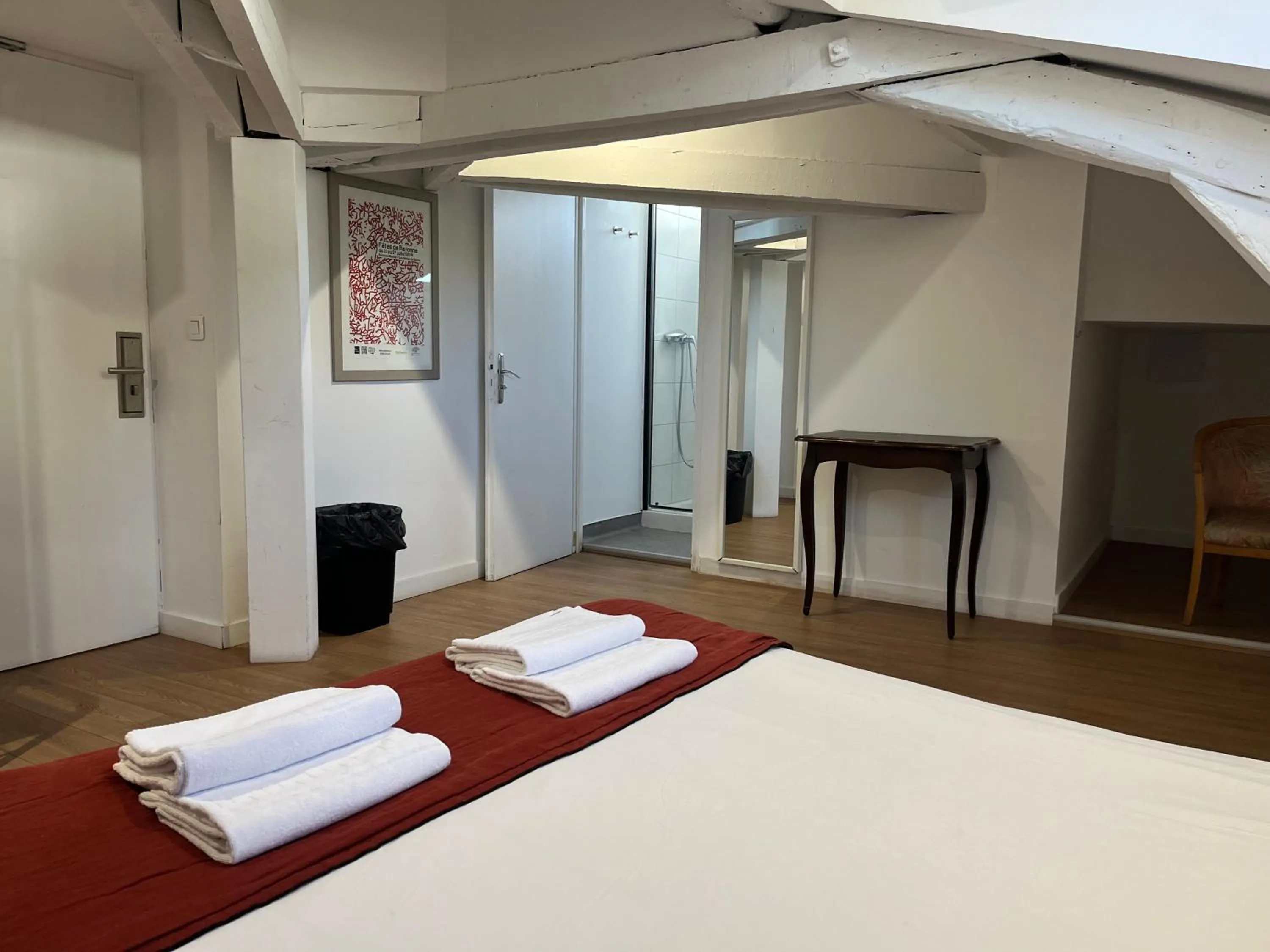 Bedroom, Bed in Hostel20 Bayonne