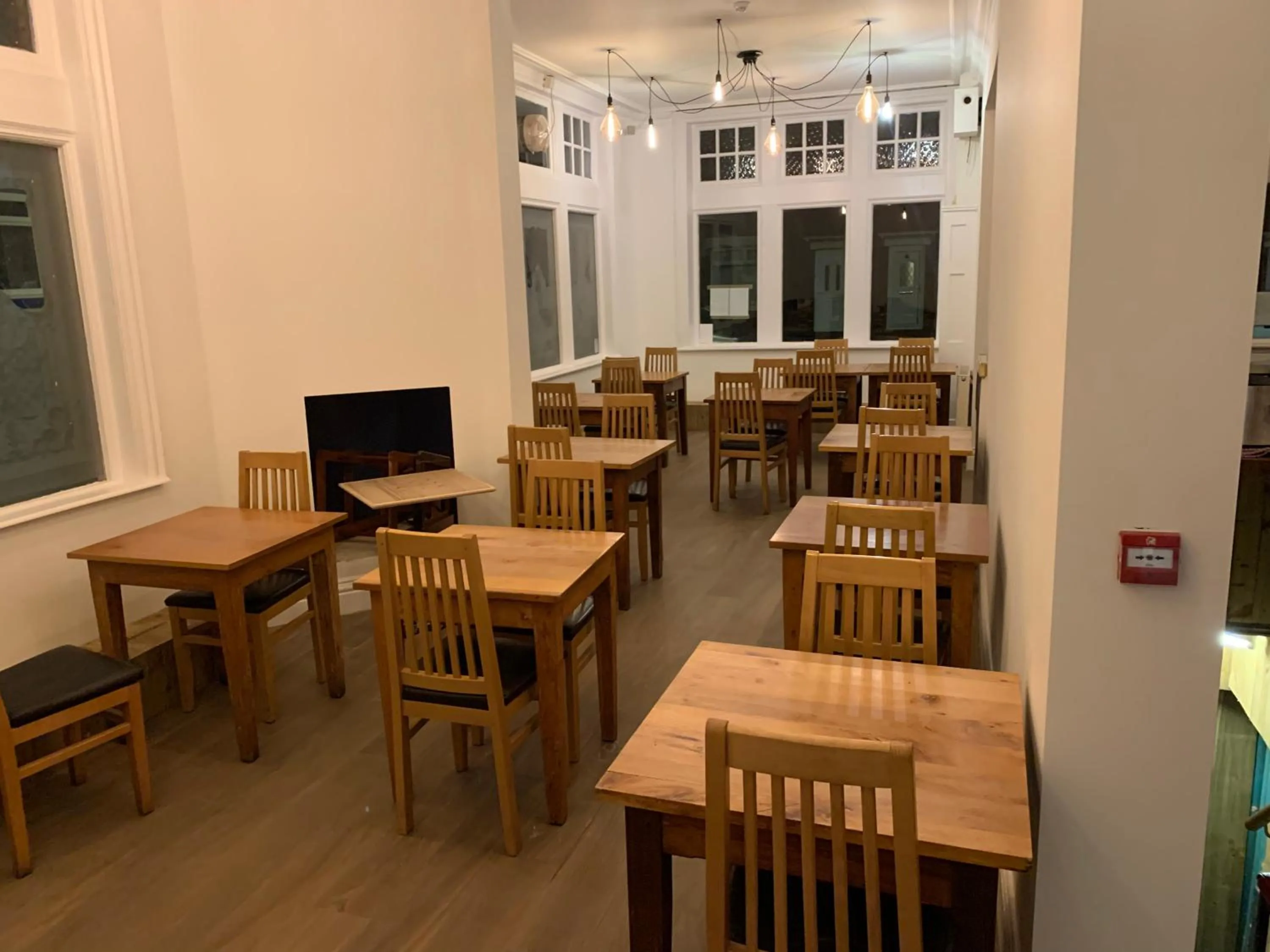 Restaurant/places to eat in The queens head