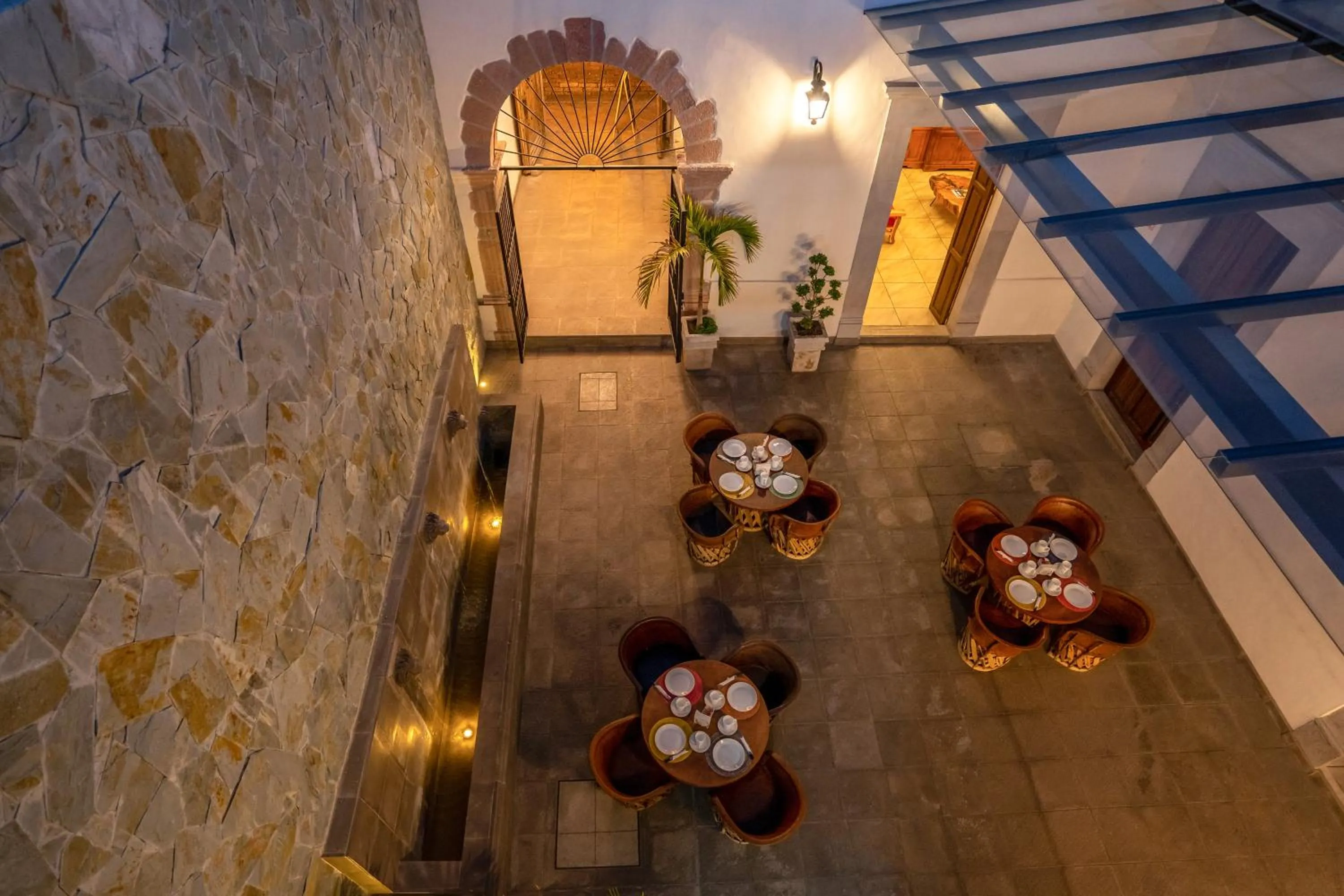 Restaurant/places to eat in Hotel Meson de Sara