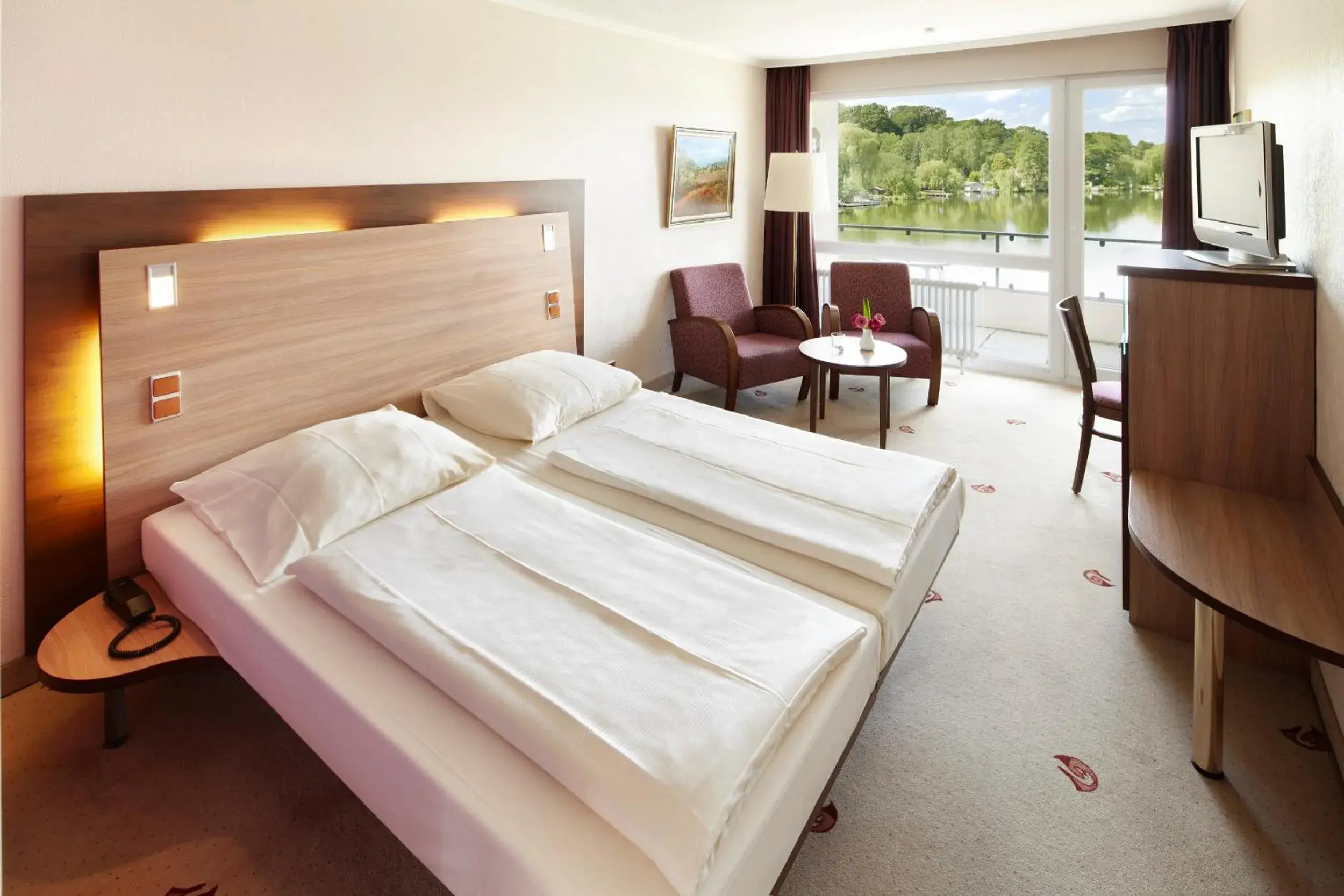 Bedroom, Bed in Seehotel Schwanenhof Bedroom, Bed in Seehotel Schwanenhof