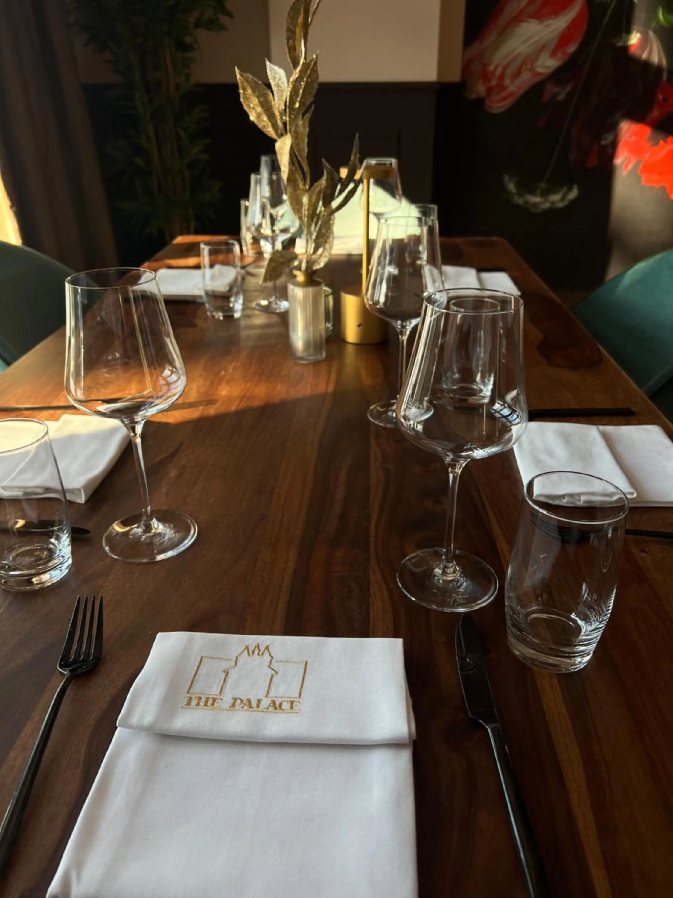 Restaurant/places to eat in Palace St. George