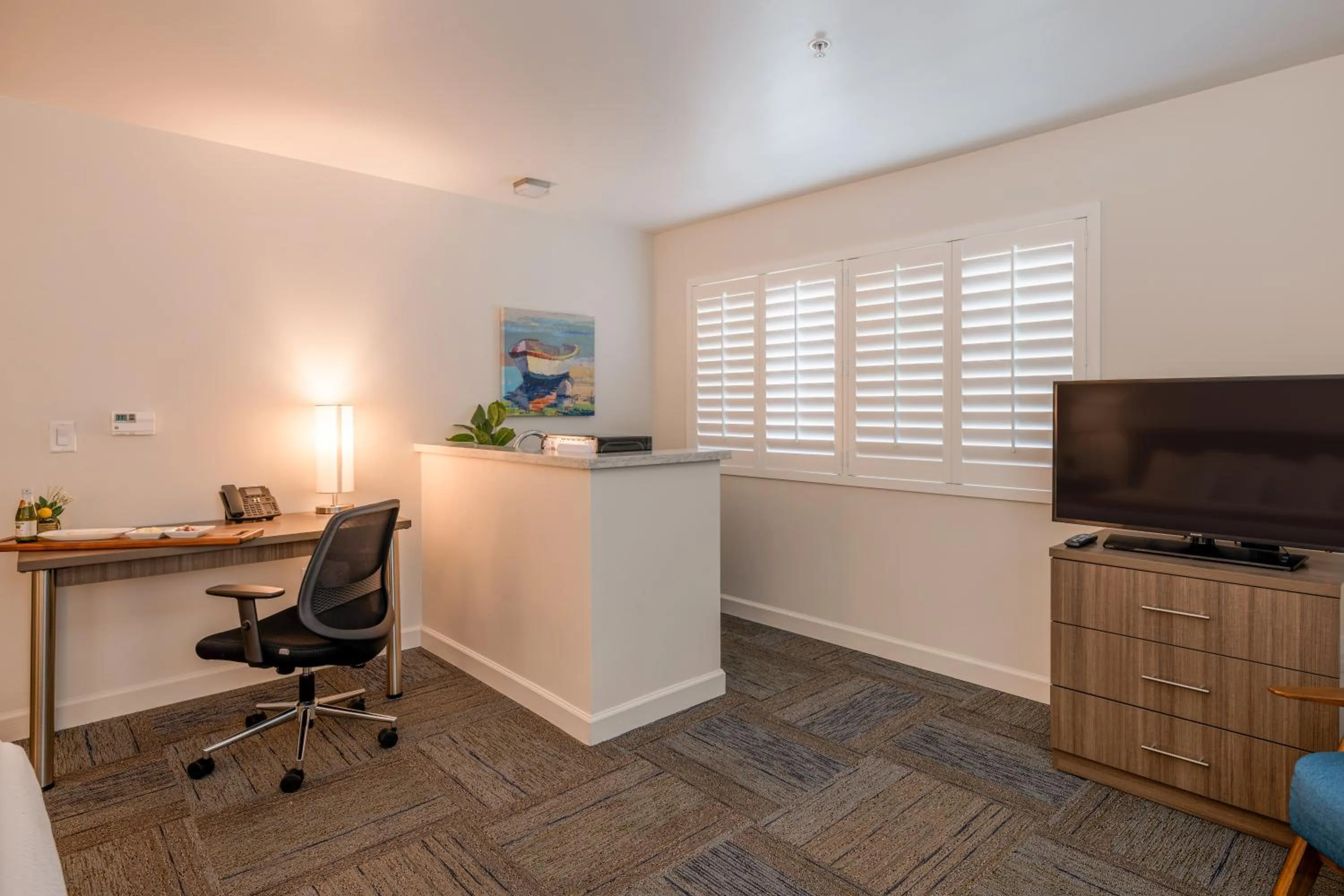 minibar in Inn At Moss Landing Point