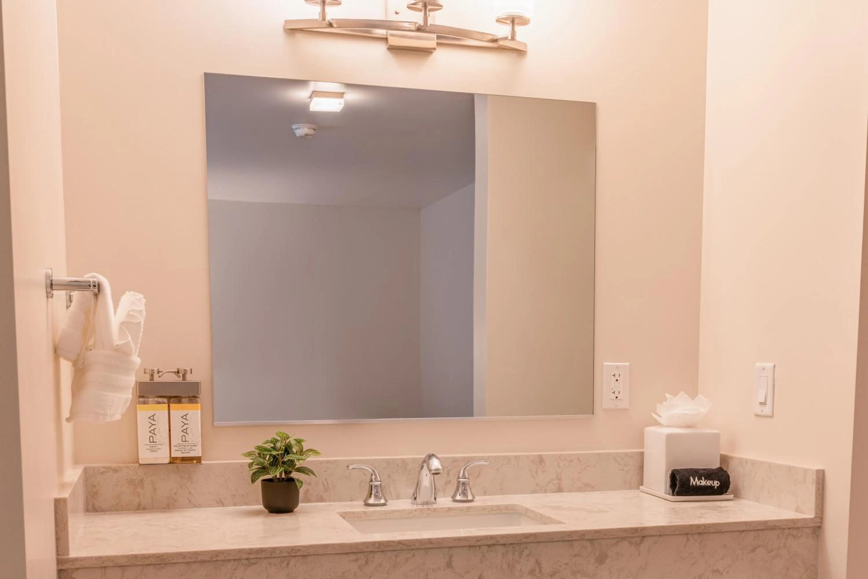 Bathroom in Inn At Moss Landing Point