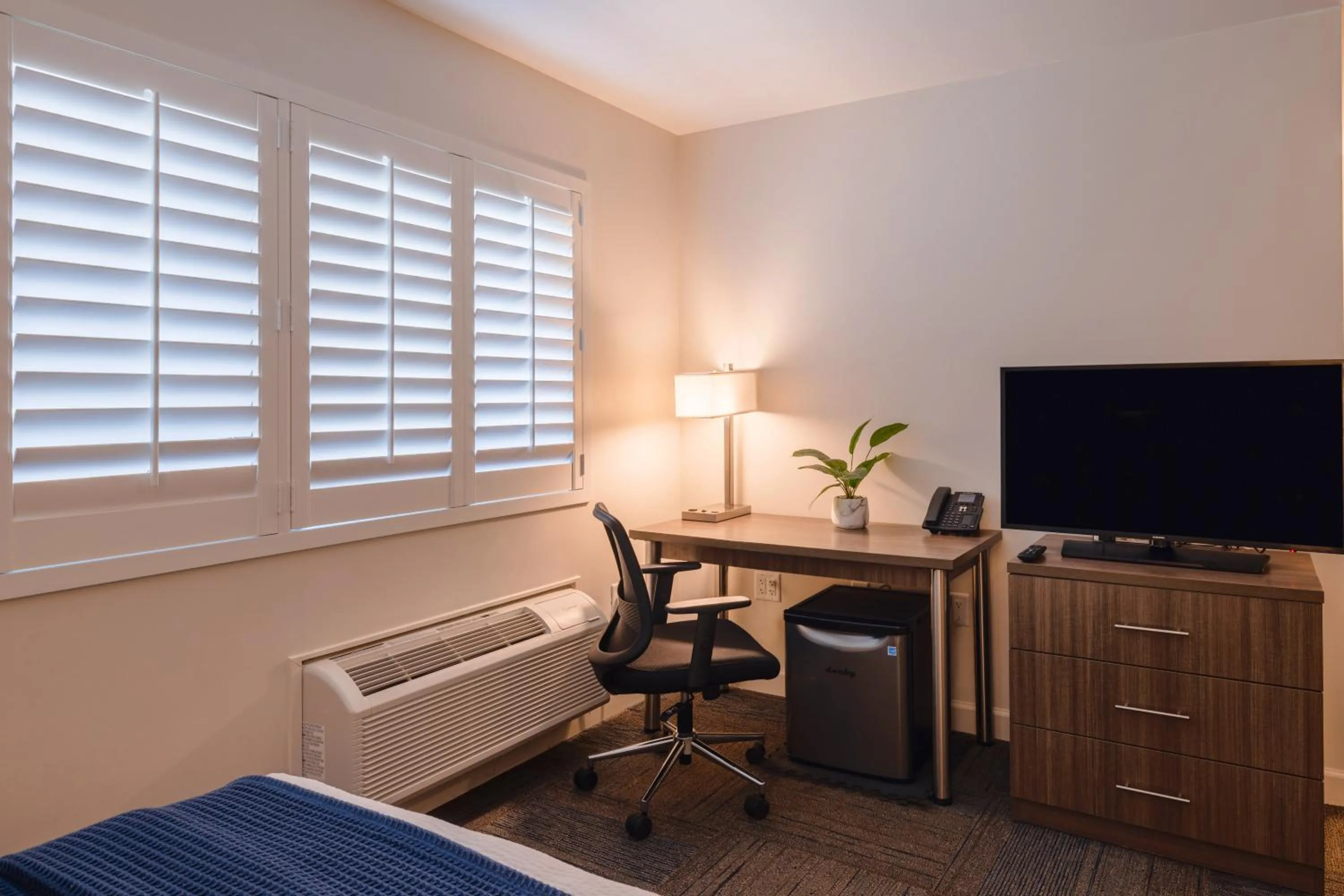 TV and multimedia in Inn At Moss Landing Point