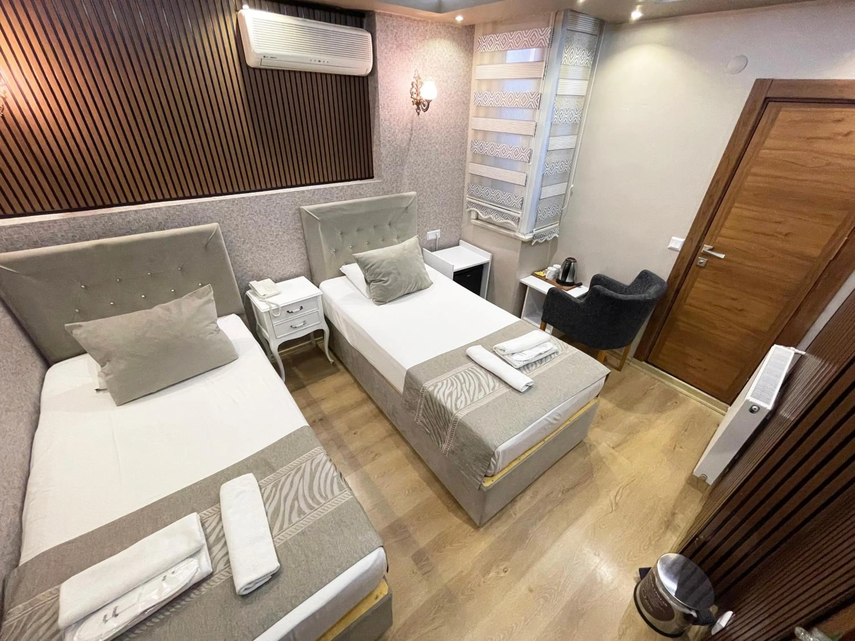 Photo of the whole room, Bed in ÜSKÜDAR OTEL