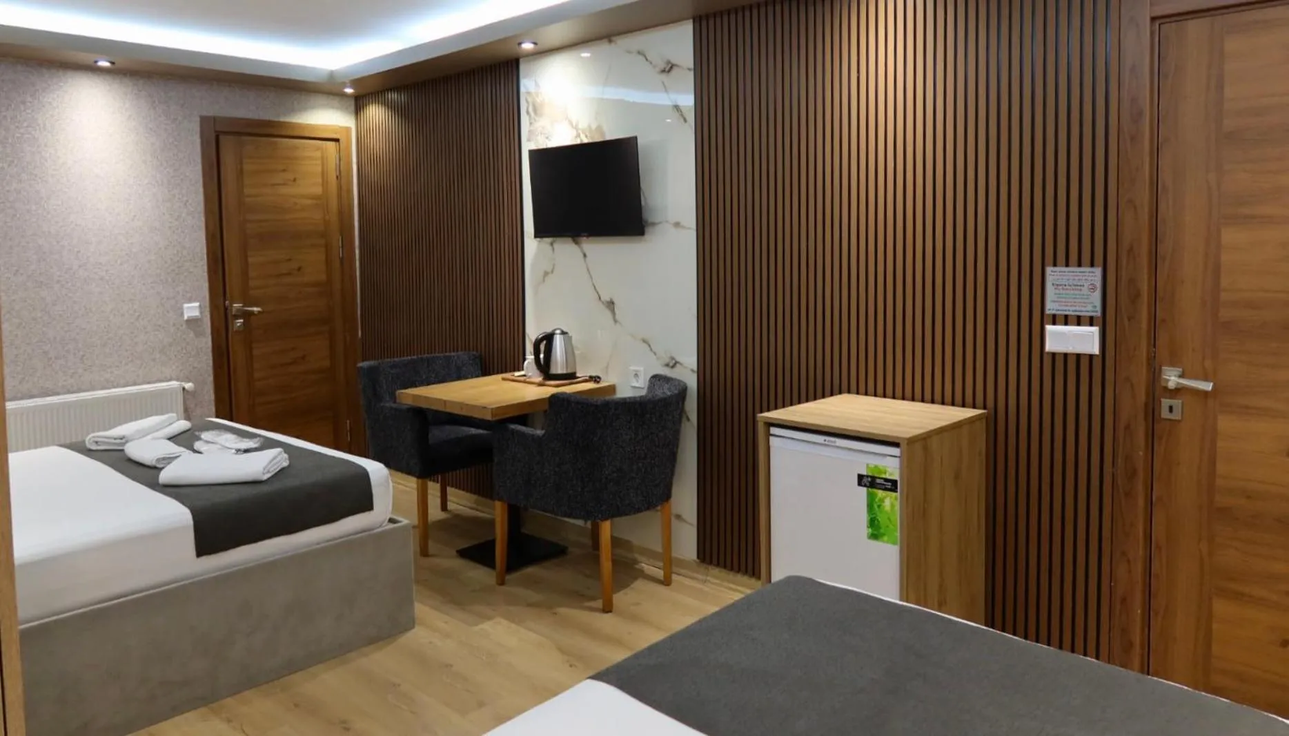 Seating area, Bed in ÜSKÜDAR OTEL