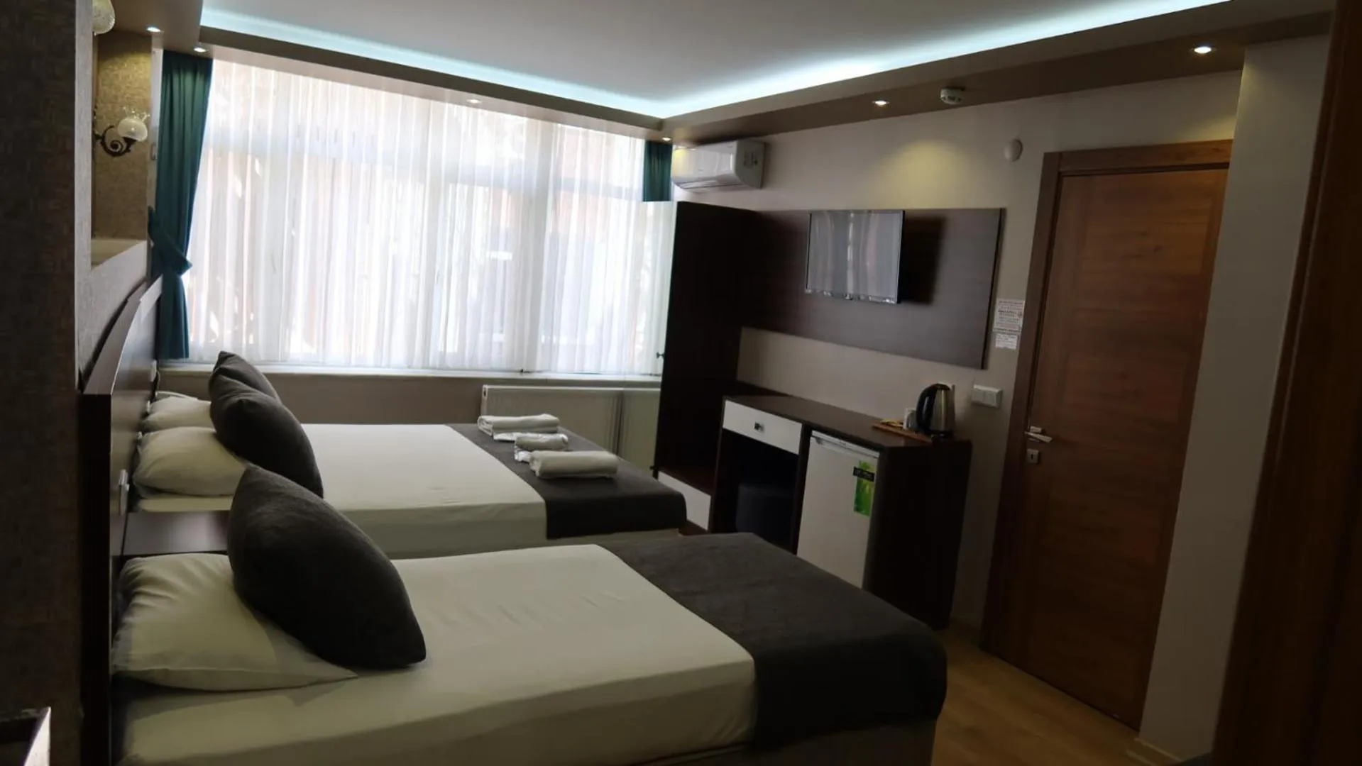 Bed in ÜSKÜDAR OTEL