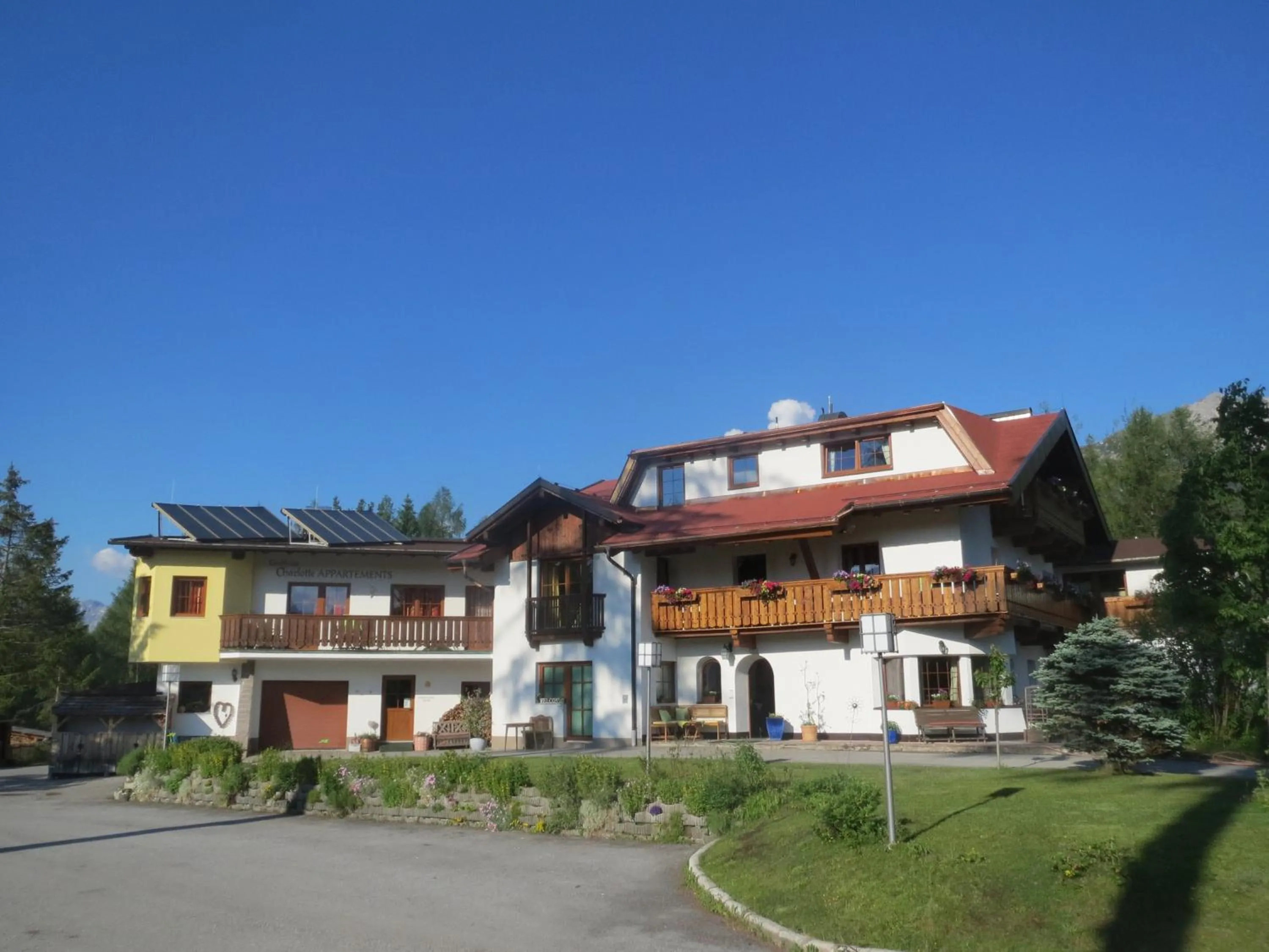 Facade/entrance in Landhaus Charlotte Apartments Tirol