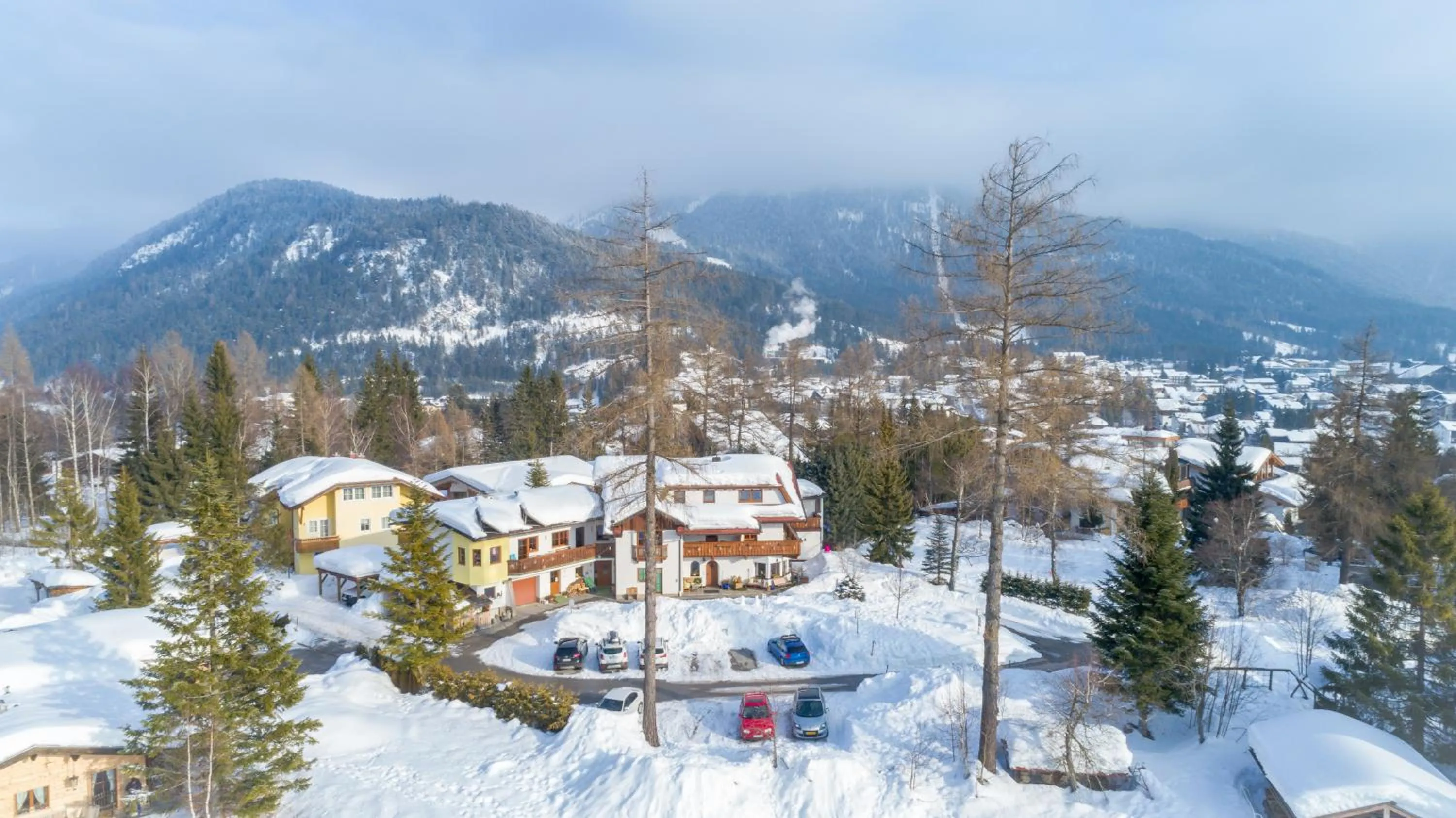 Garden in Landhaus Charlotte Apartments Tirol