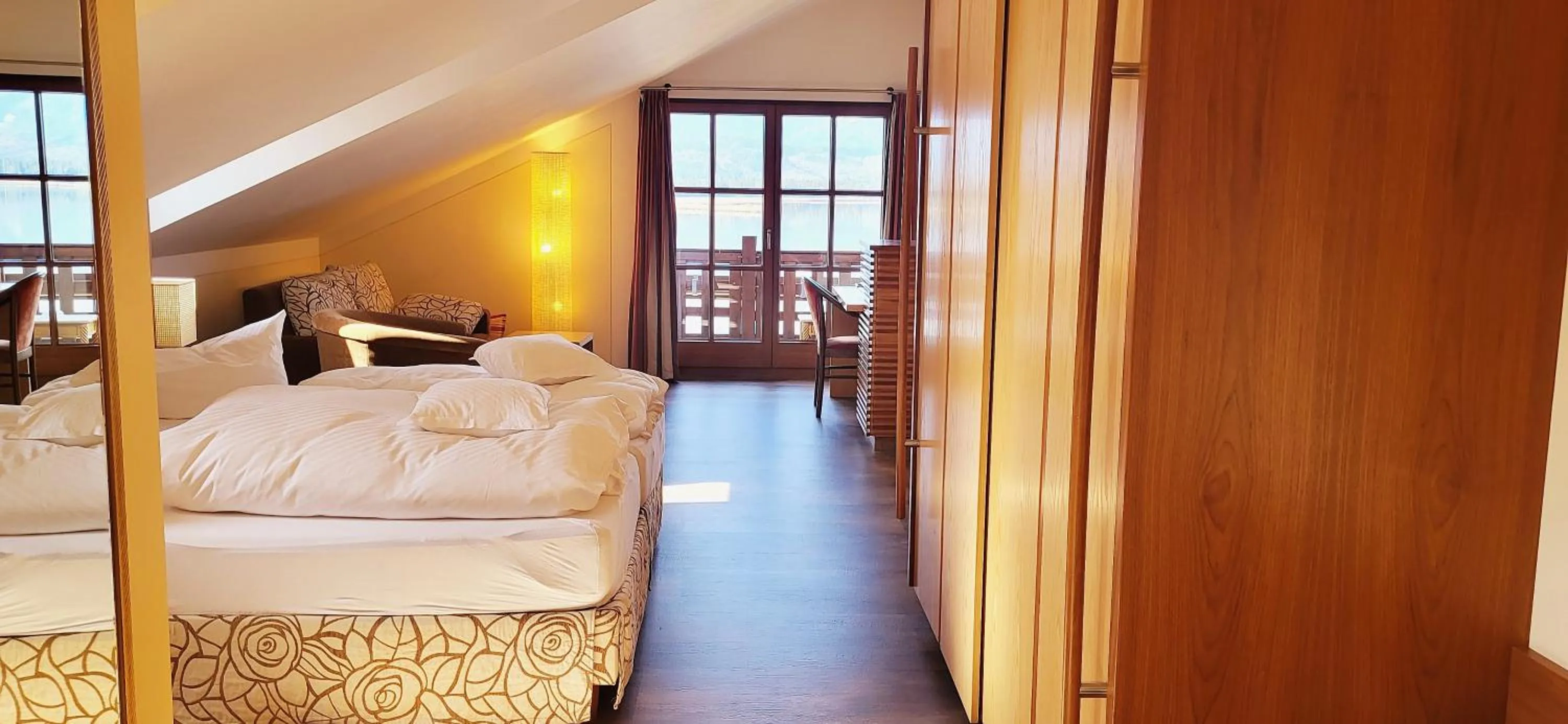 Balcony/Terrace, Bed in Hotel Geiger