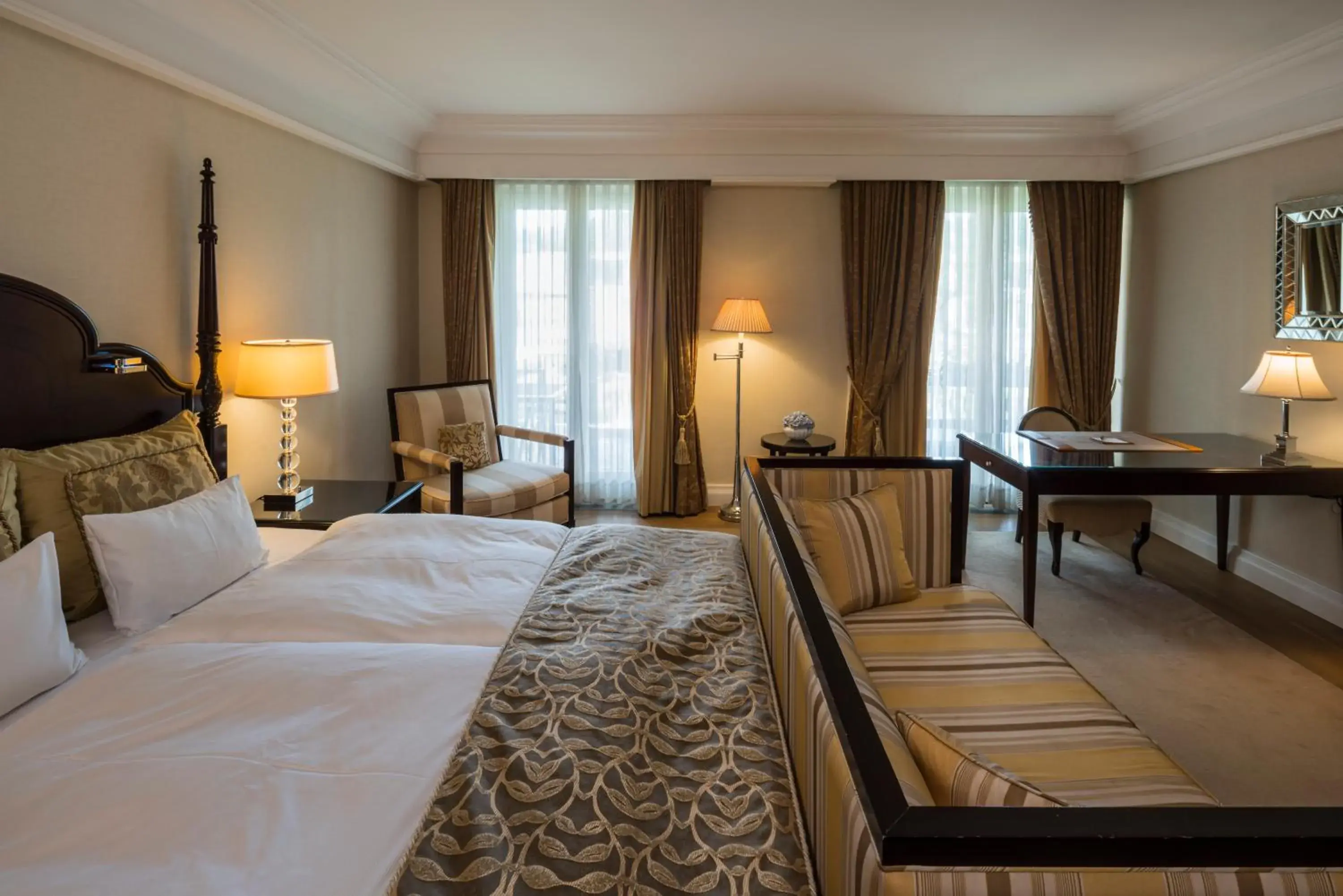 Superior Double Room in Falkensteiner Schlosshotel Velden – The Leading Hotels of the World Superior Double Room in Falkensteiner Schlosshotel Velden – The Leading Hotels of the World