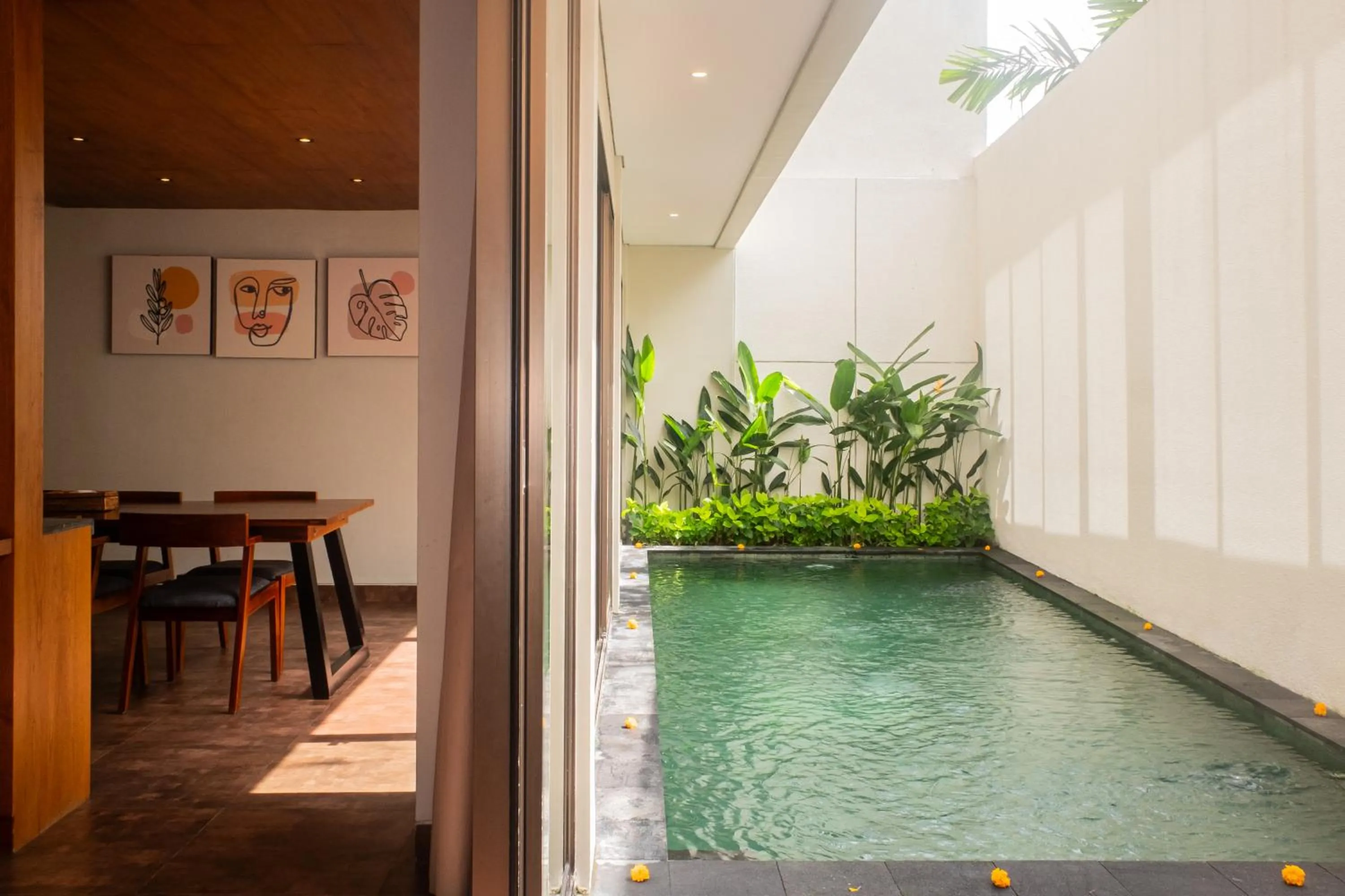 Swimming pool in Kayumas Seminyak Resort