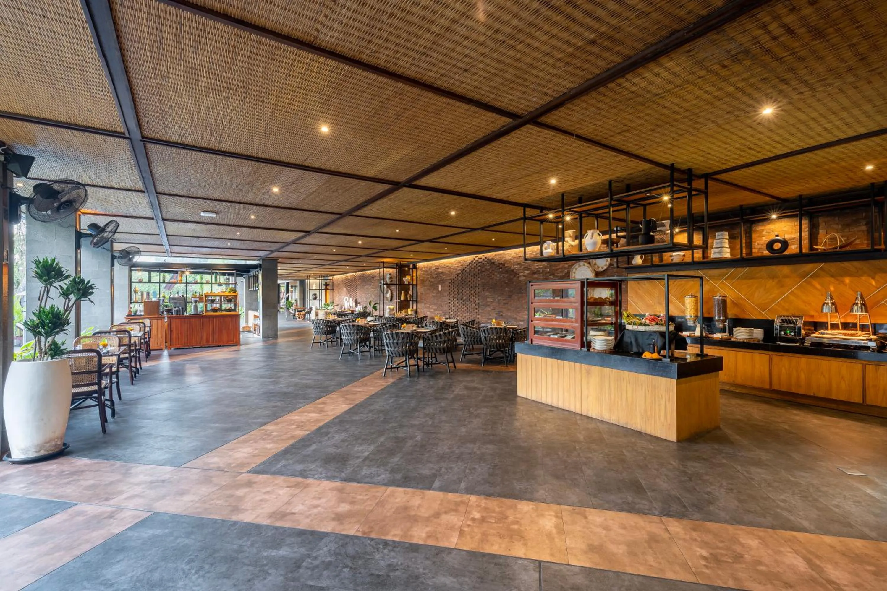 Restaurant/places to eat in Kayumas Seminyak Resort