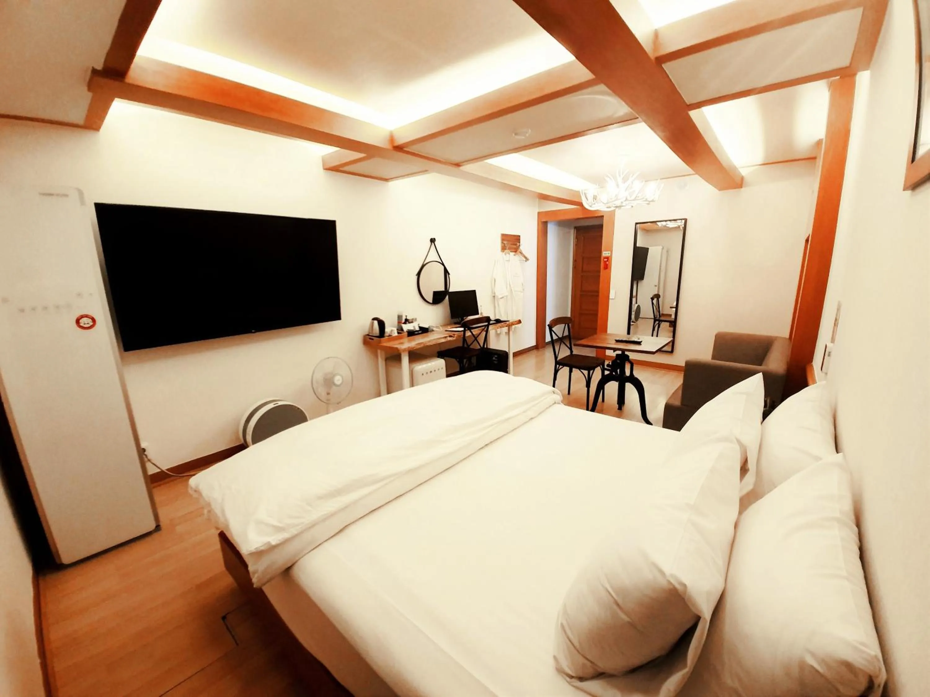 Photo of the whole room, Bed in Uneed Hotel