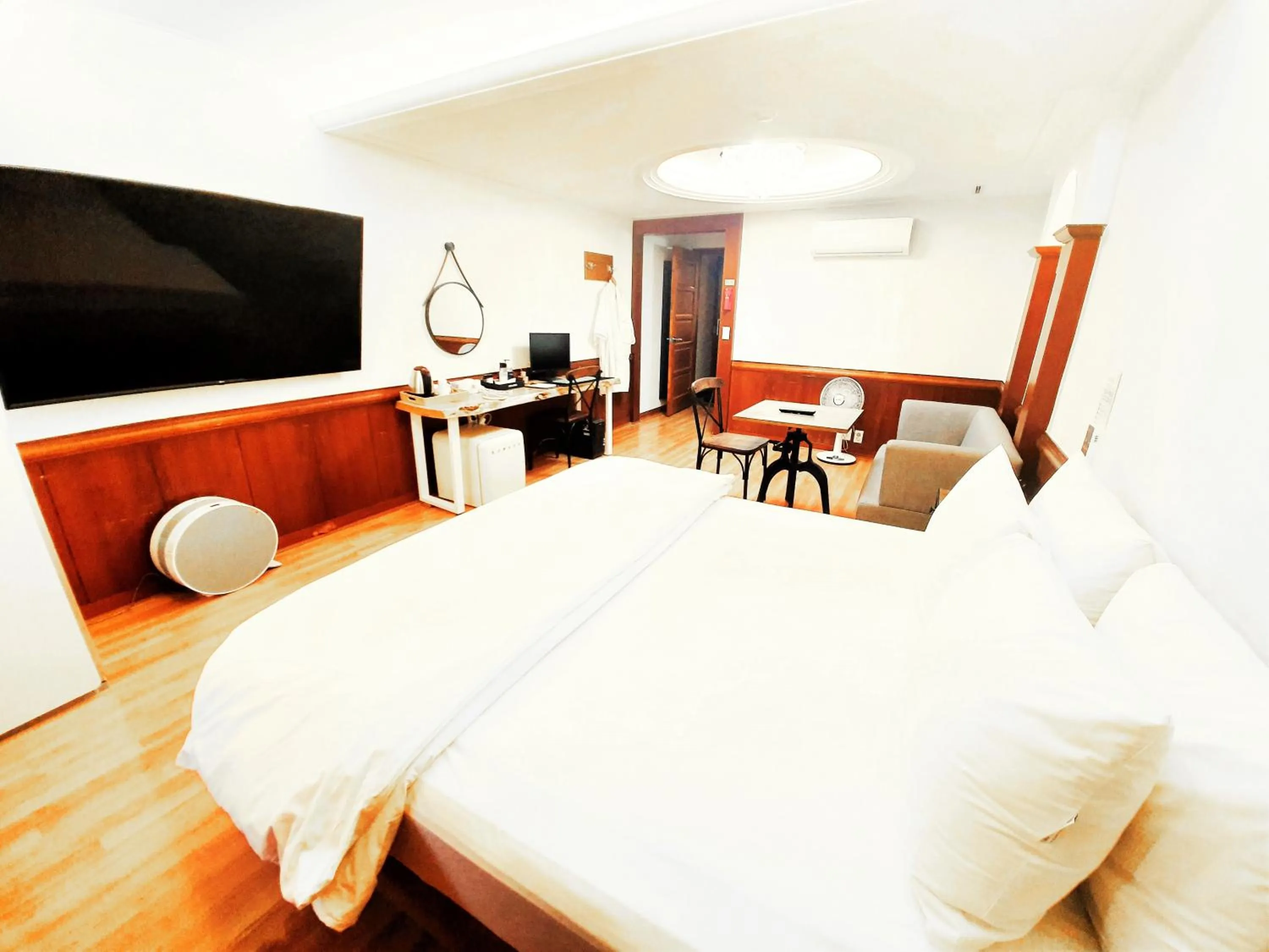Property building, Bed in Uneed Hotel