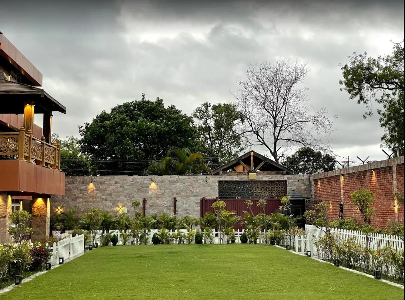 Property building in Yashmay Villa Club & Resort