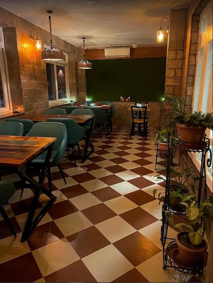 Restaurant/places to eat in Yashmay Villa Club & Resort