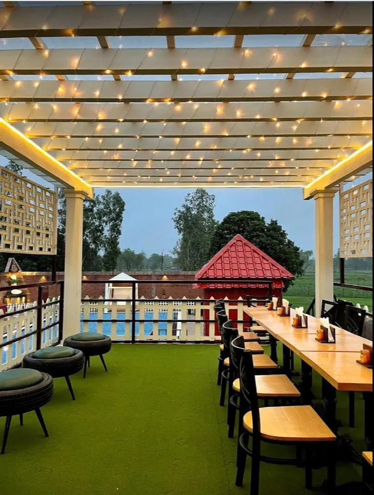 Lounge or bar in Yashmay Villa Club & Resort