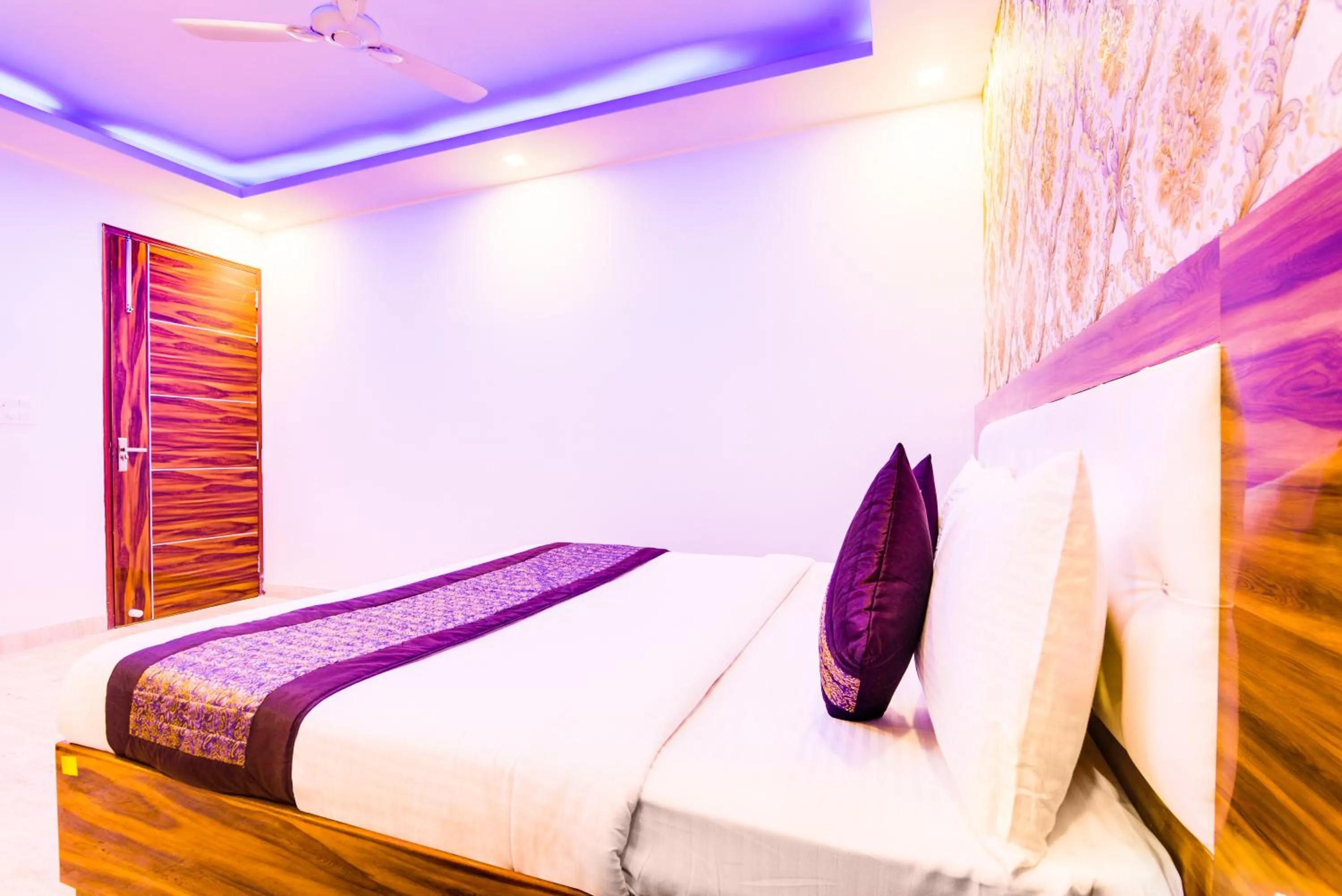 Bed in Hotel Fabulous - Delhi International Airport