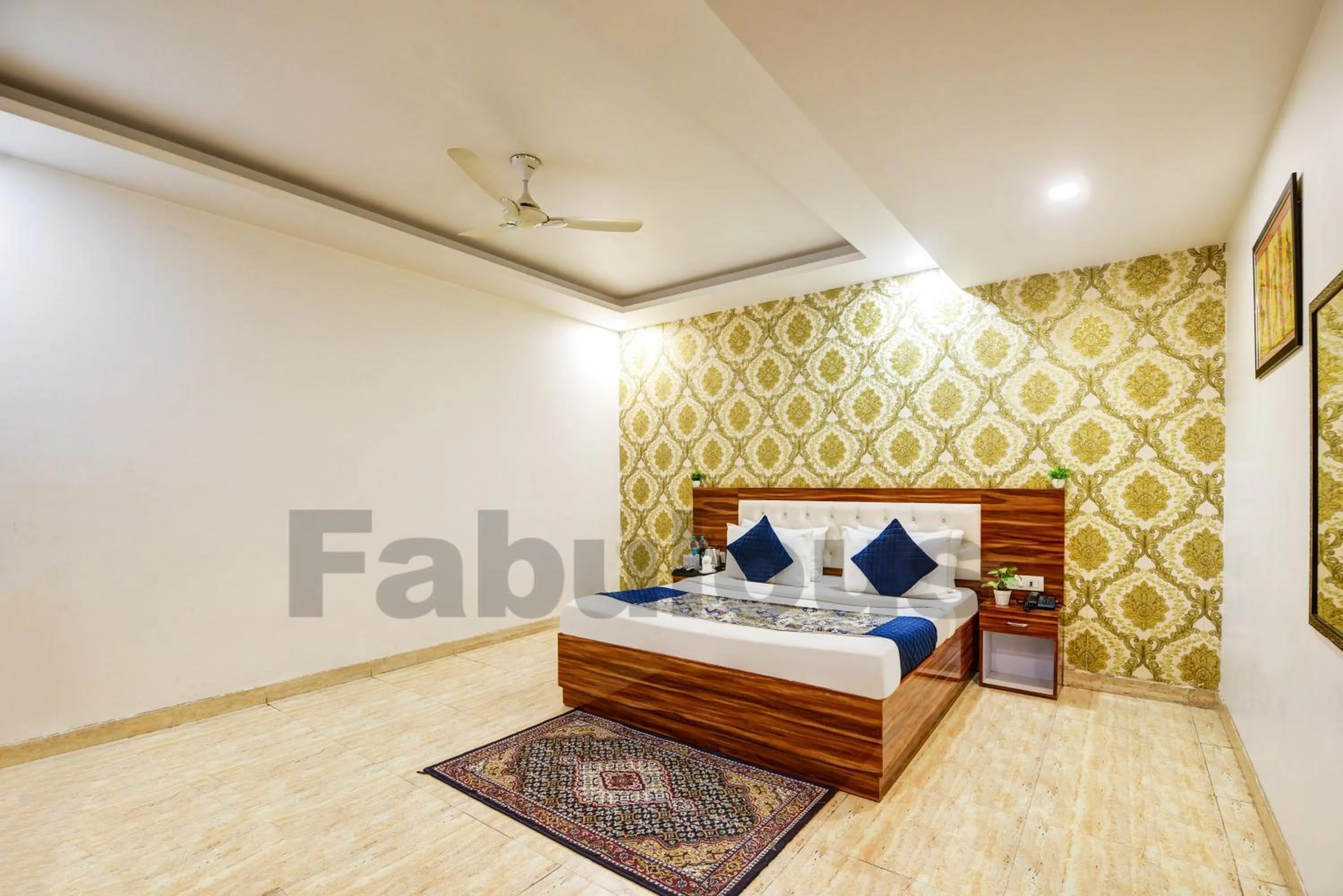 Bed in Hotel Fabulous - Delhi International Airport