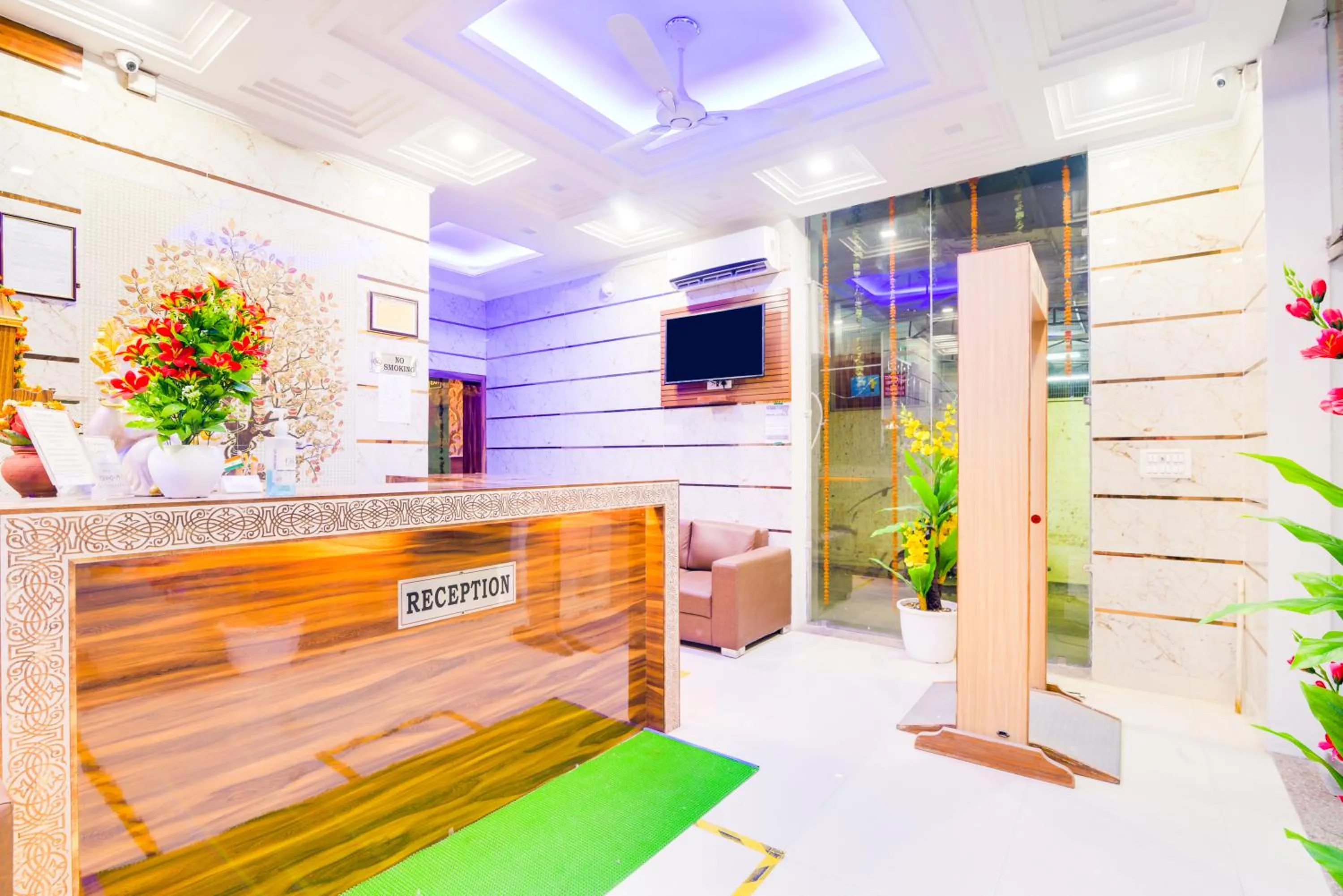 Lobby or reception in Hotel Fabulous - Delhi International Airport