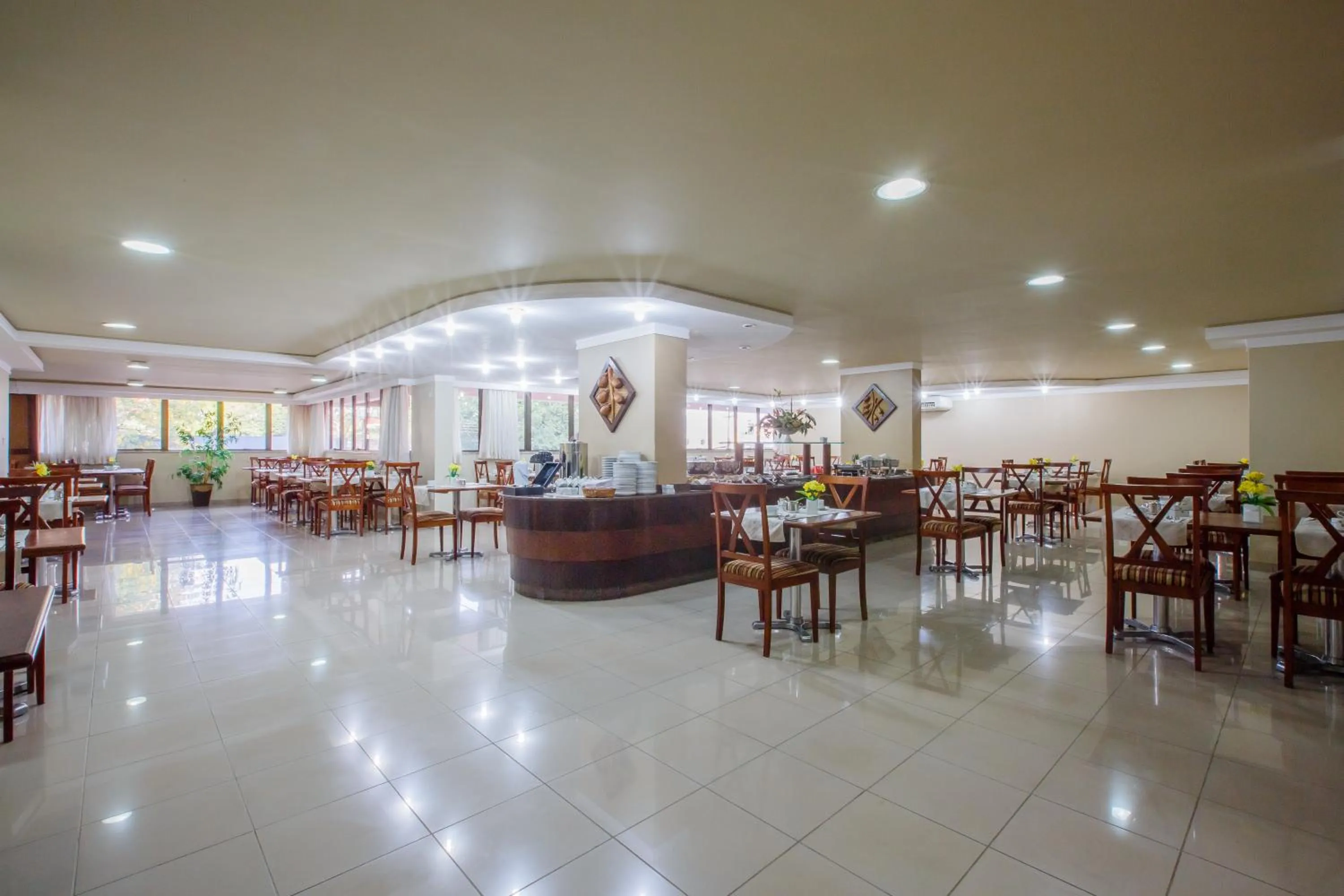 Restaurant/places to eat in Copas Executive Hotel