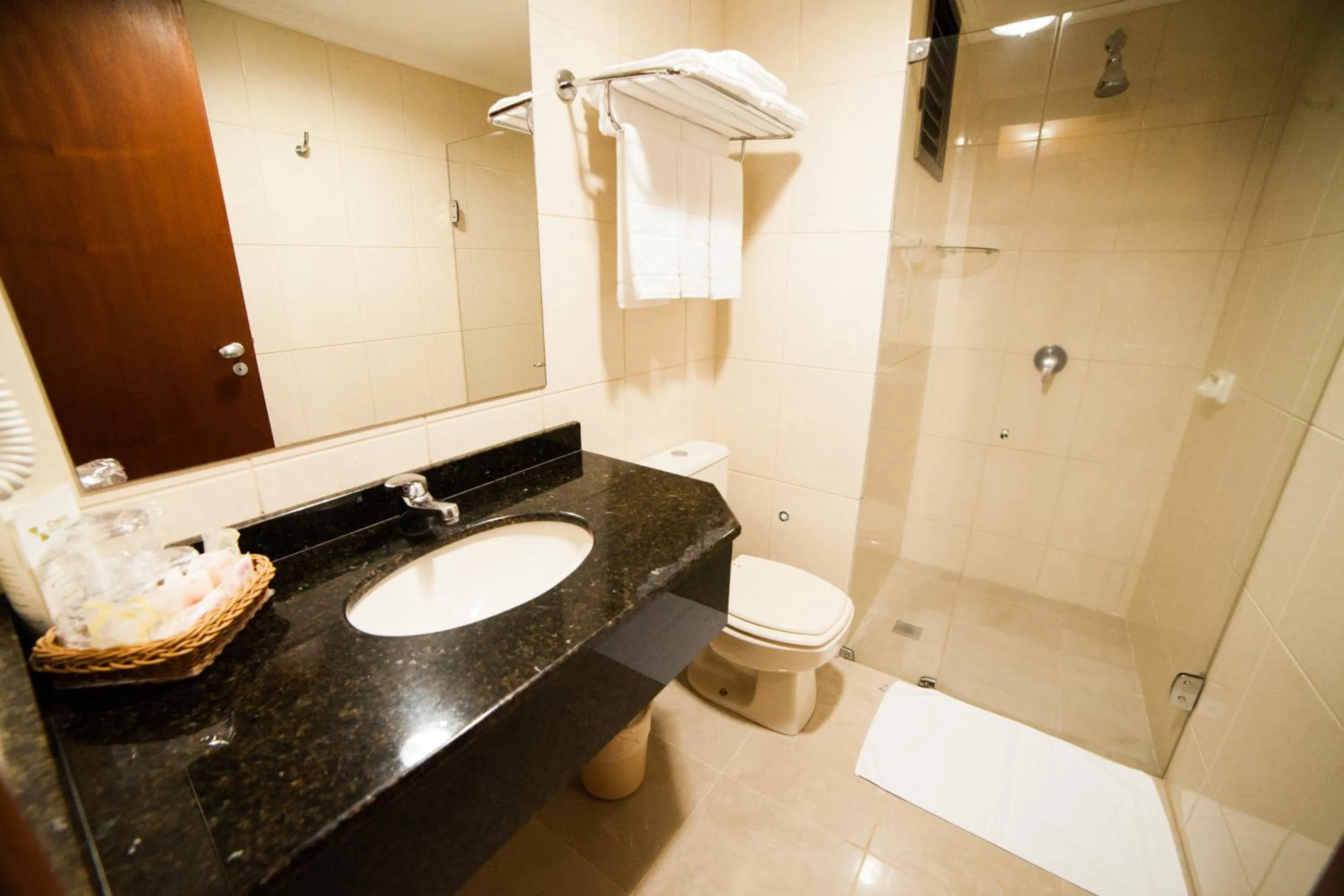 Bathroom in Copas Executive Hotel