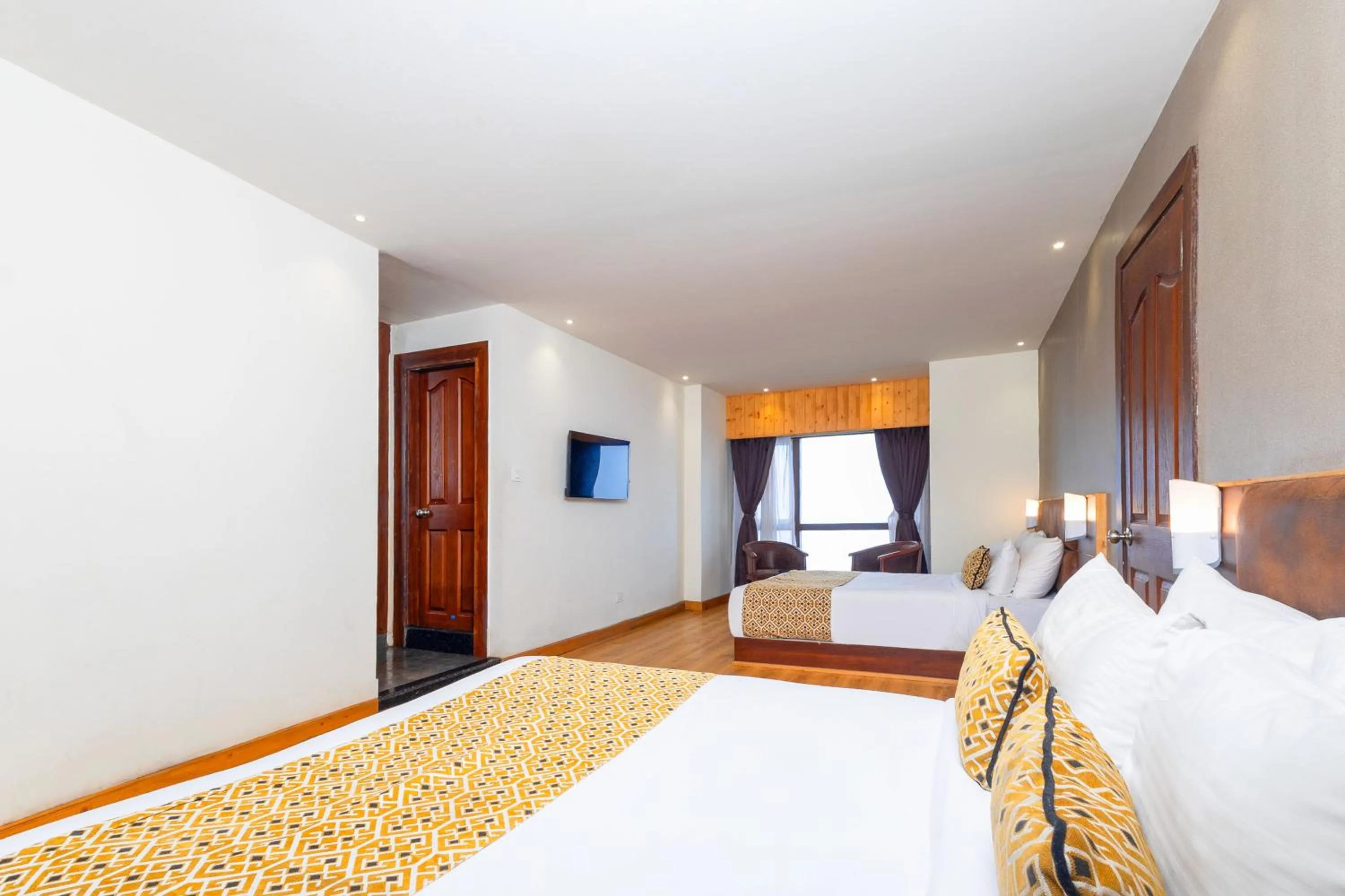 Bed in Sumitel Vista 800m from Mall Road