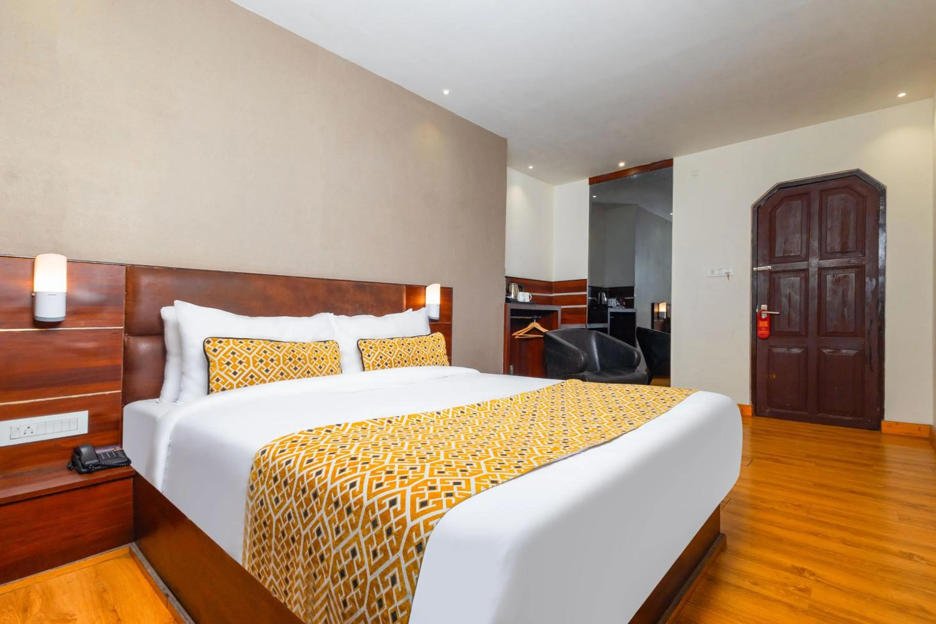 Bedroom, Bed in Sumitel Vista 800m from Mall Road