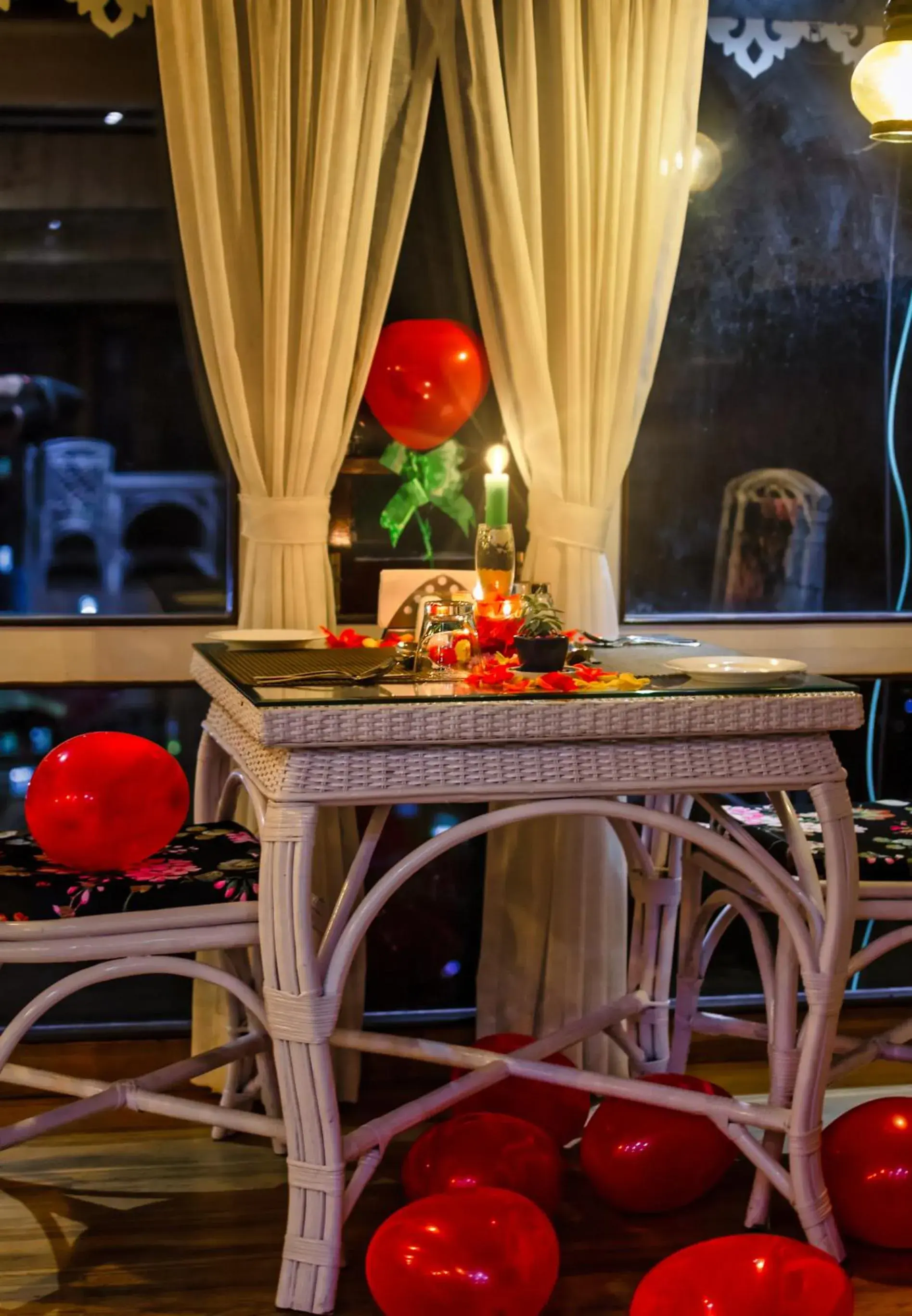 Restaurant/places to eat in Sumitel Vista 800m from Mall Road Restaurant/places to eat in Sumitel Vista 800m from Mall Road