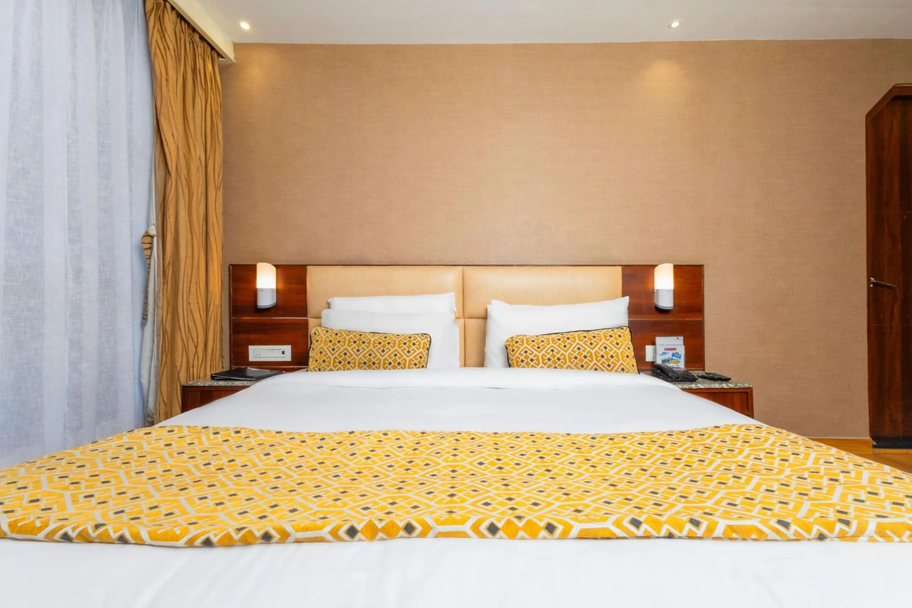 Bed in Sumitel Vista 800m from Mall Road