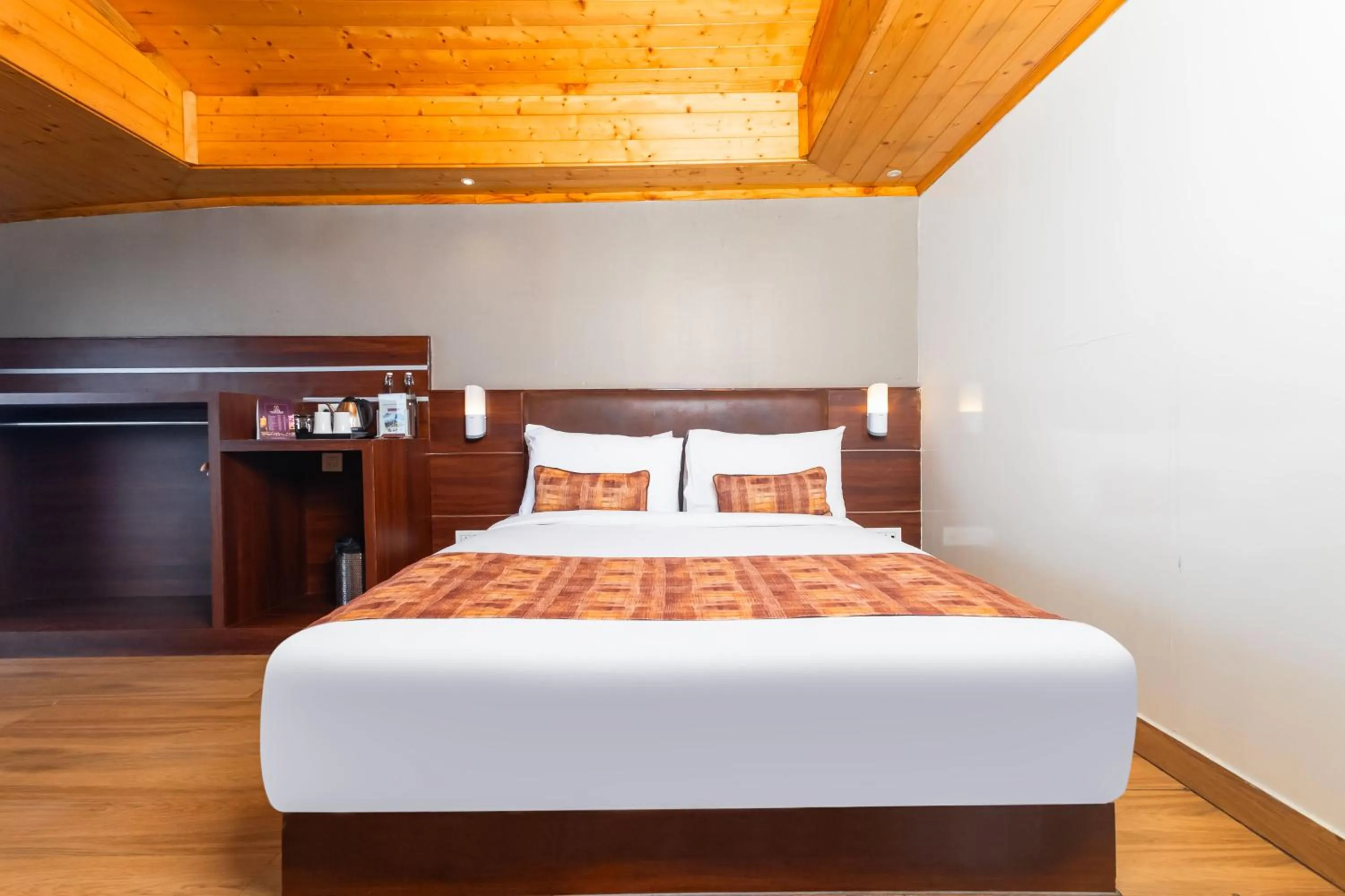 Bed in Sumitel Vista 800m from Mall Road