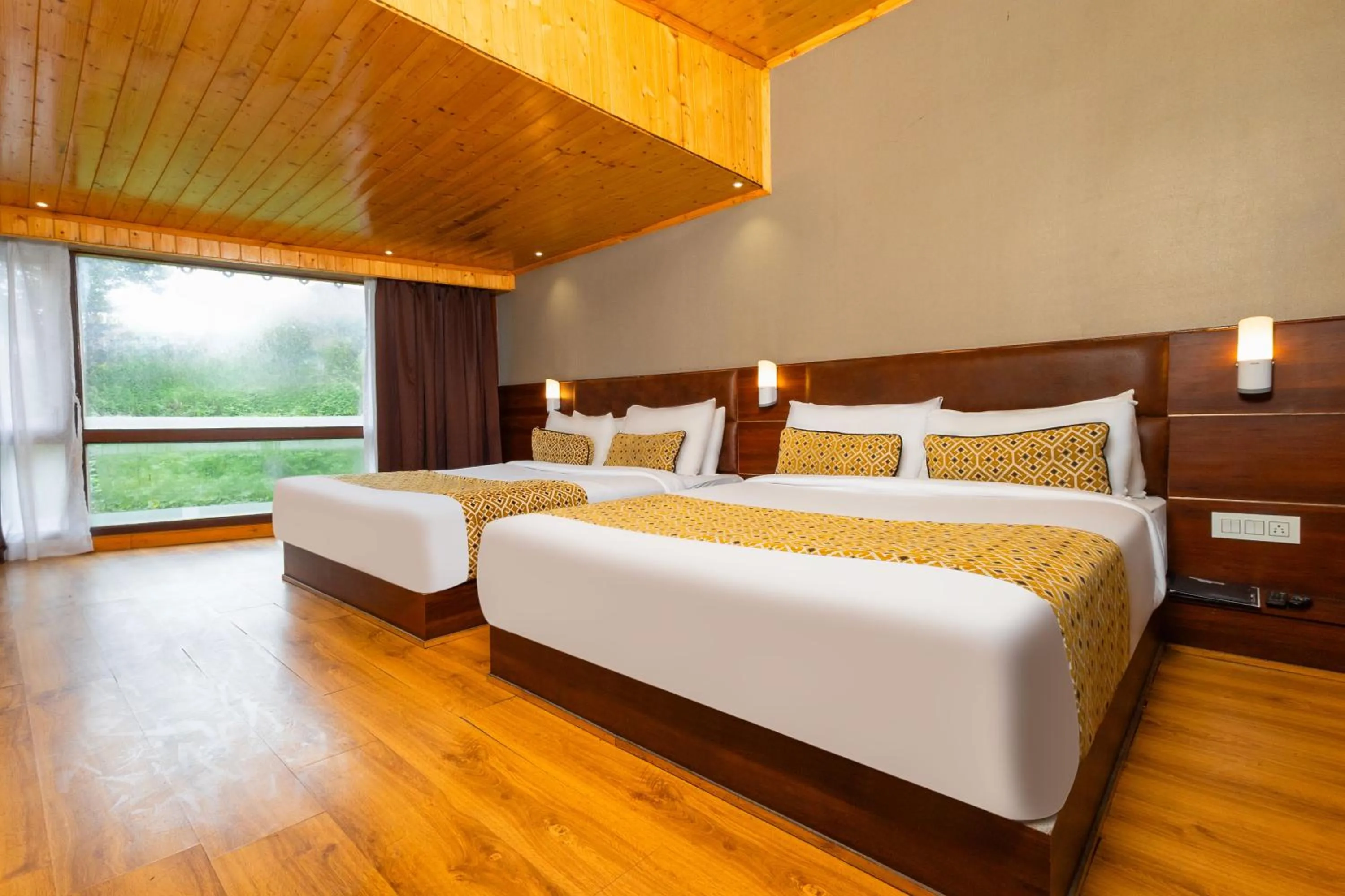 Bedroom, Bed in Sumitel Vista 800m from Mall Road