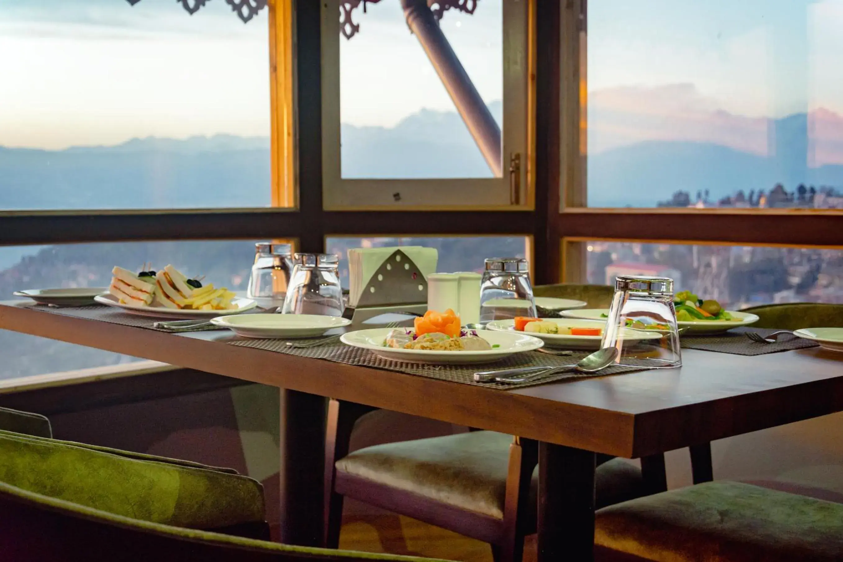 Restaurant/places to eat in Sumitel Vista 800m from Mall Road Restaurant/places to eat in Sumitel Vista 800m from Mall Road