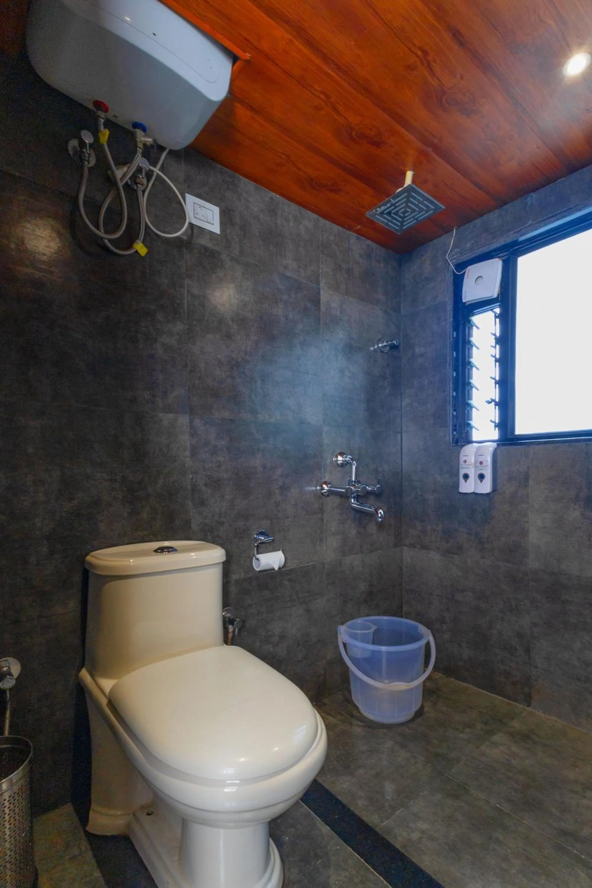 Bathroom in Sumitel Vista 800m from Mall Road