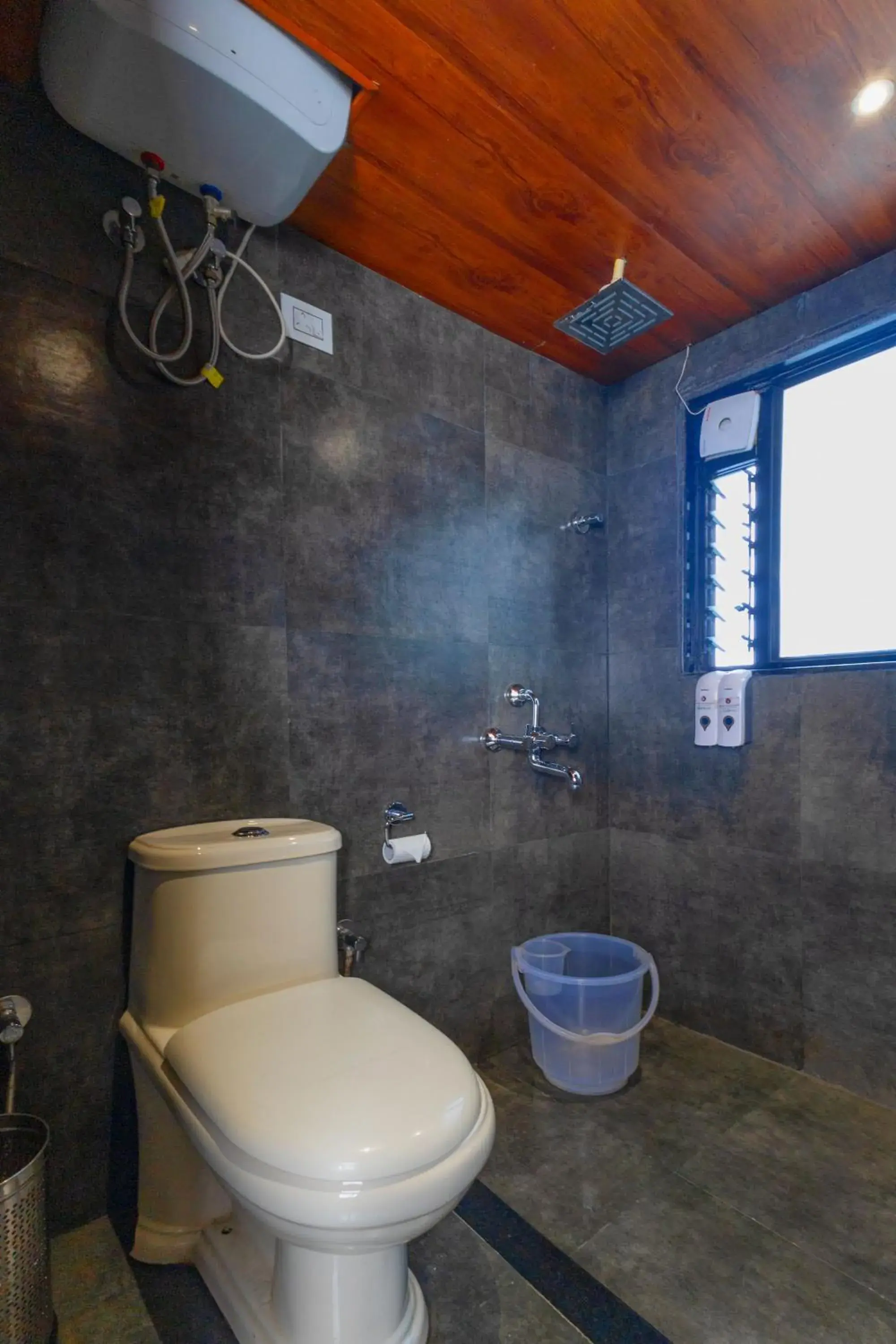 Bathroom in Sumitel Vista 800m from Mall Road Bathroom in Sumitel Vista 800m from Mall Road