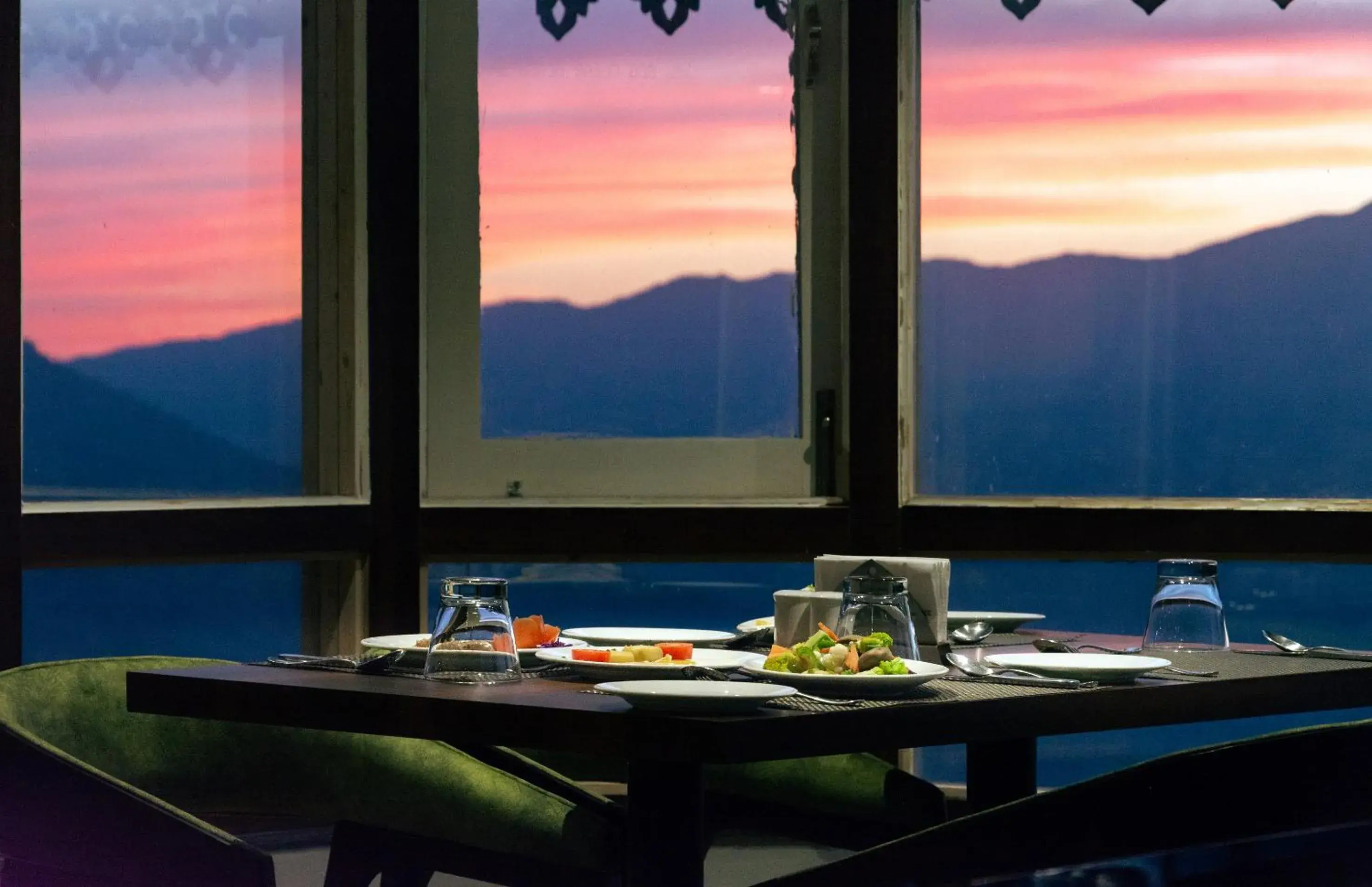 Restaurant/places to eat in Sumitel Vista 800m from Mall Road Restaurant/places to eat in Sumitel Vista 800m from Mall Road