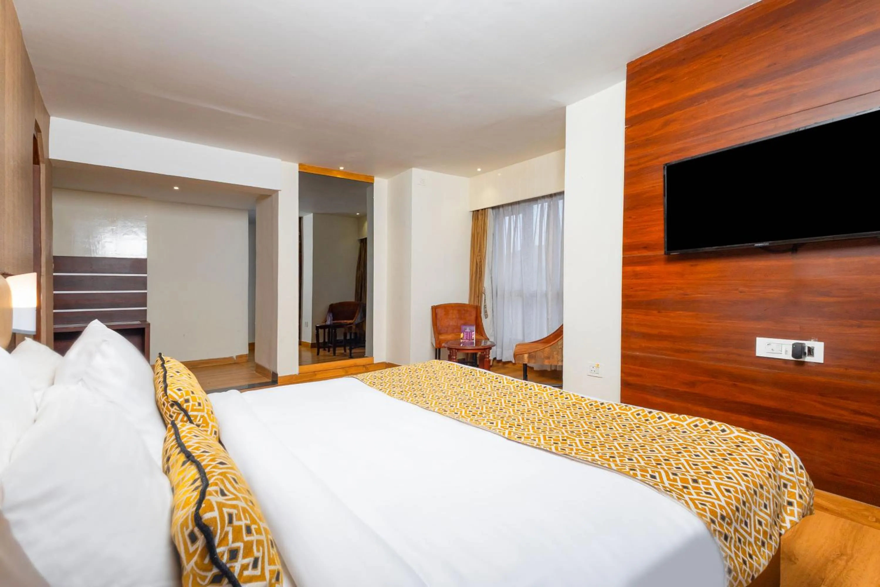 Bed in Sumitel Vista 800m from Mall Road