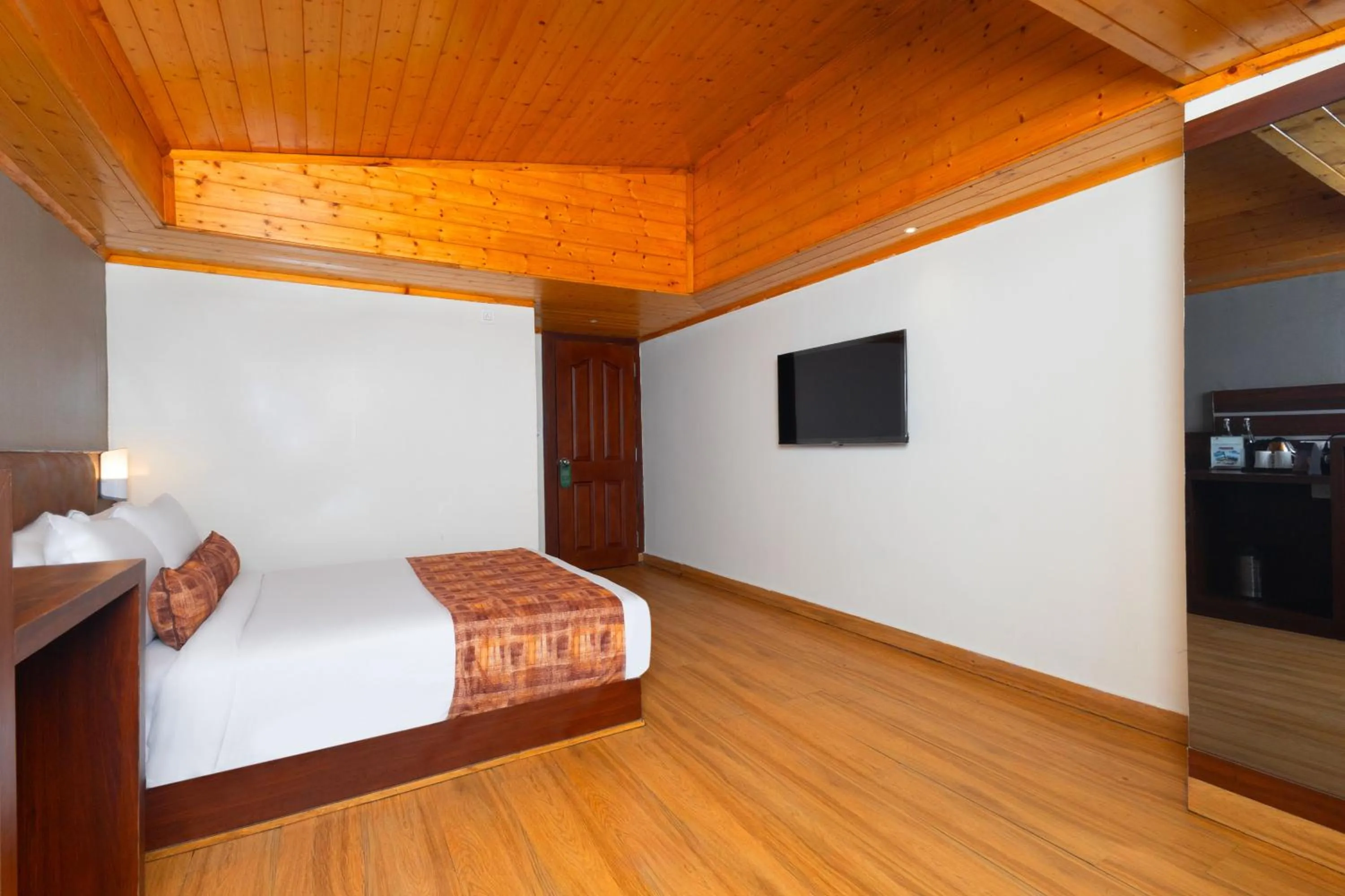 Bedroom, Bed in Sumitel Vista 800m from Mall Road