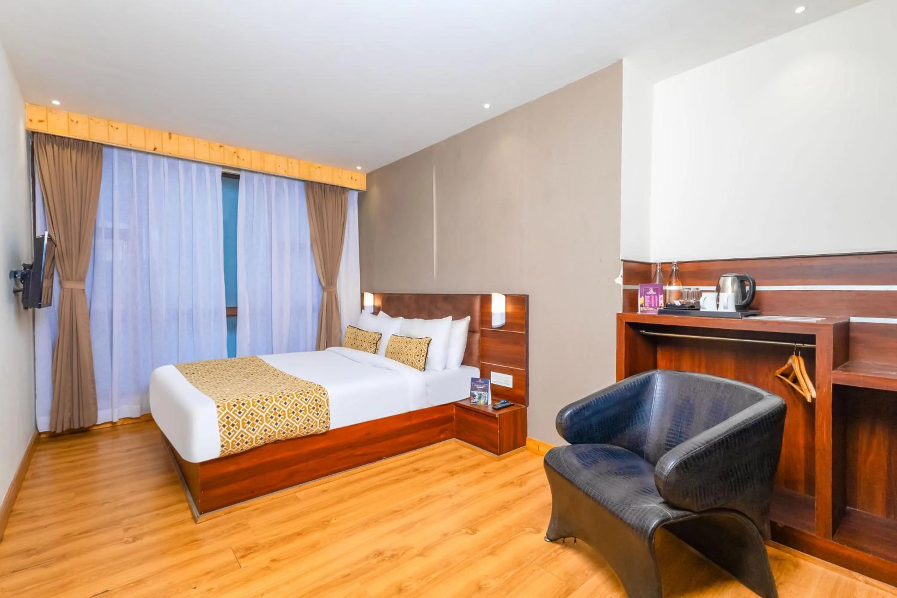 Bedroom, Bed in Sumitel Vista 800m from Mall Road