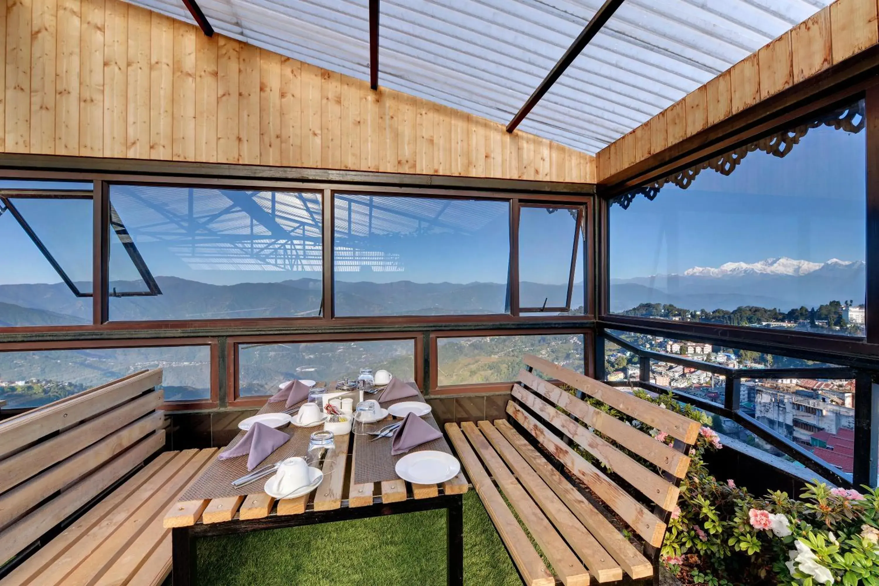 Restaurant/places to eat in Sumitel Vista 800m from Mall Road Restaurant/places to eat in Sumitel Vista 800m from Mall Road