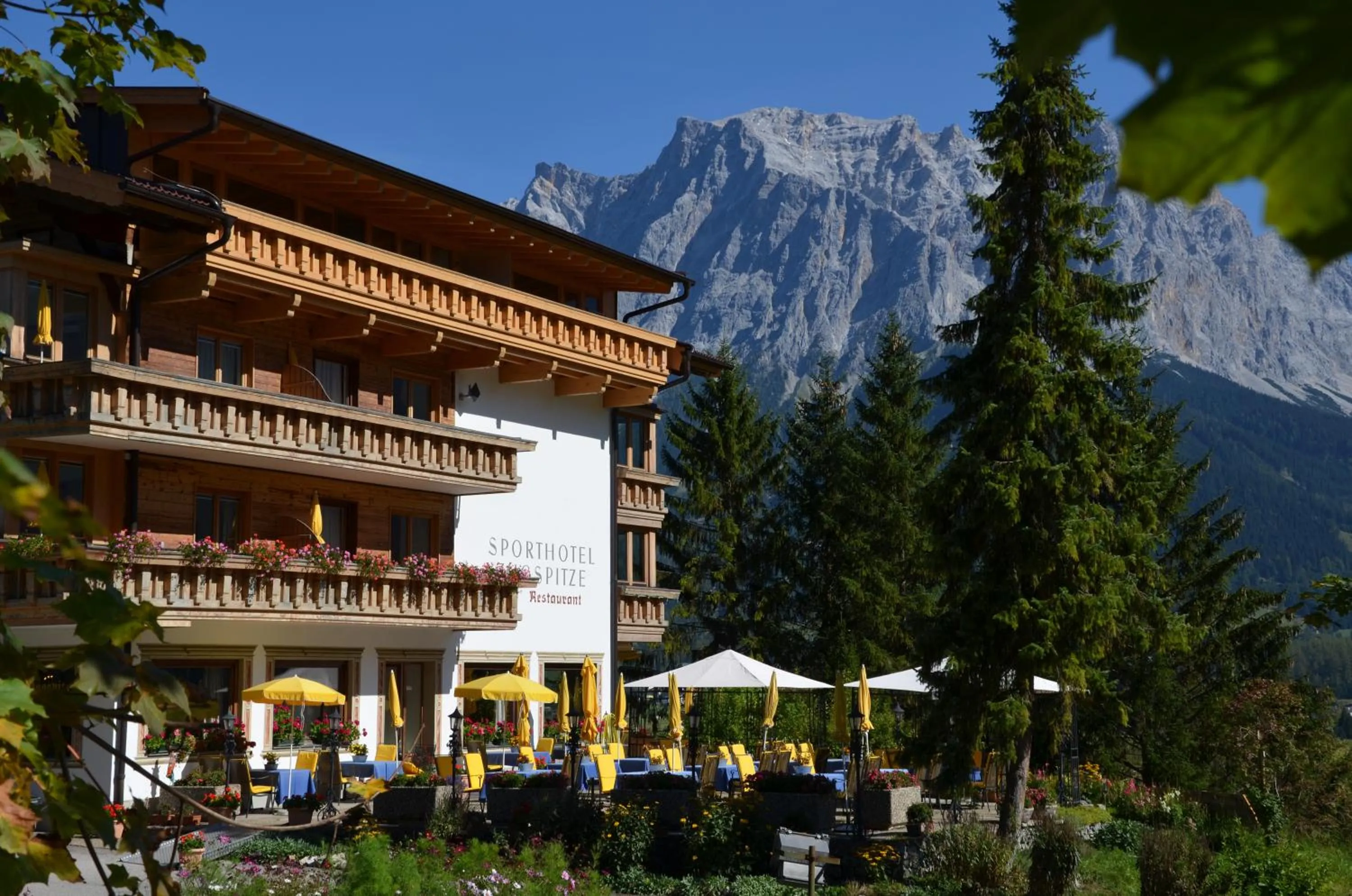 Facade/entrance in Sporthotel Zugspitze