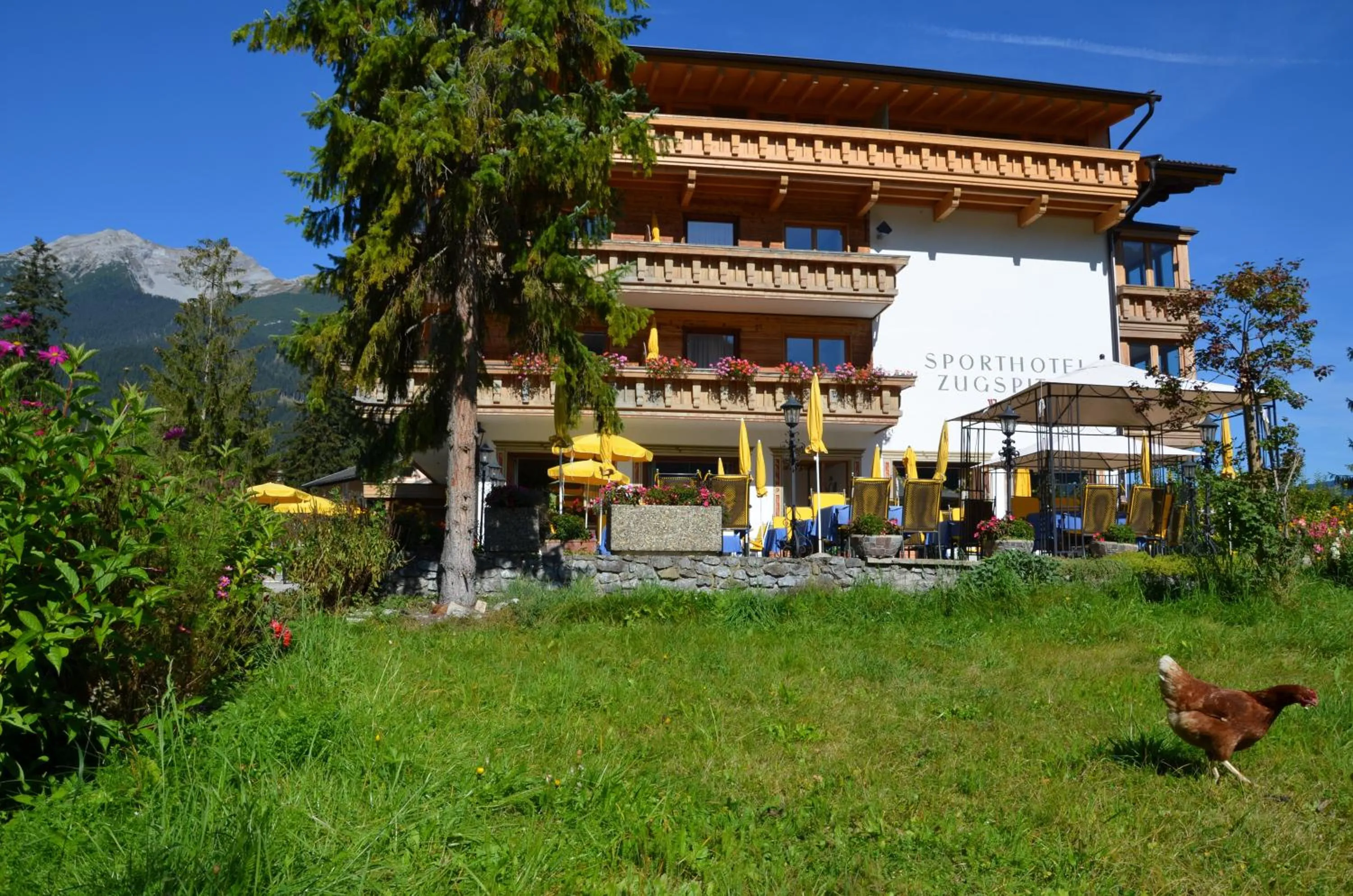 Facade/entrance in Sporthotel Zugspitze