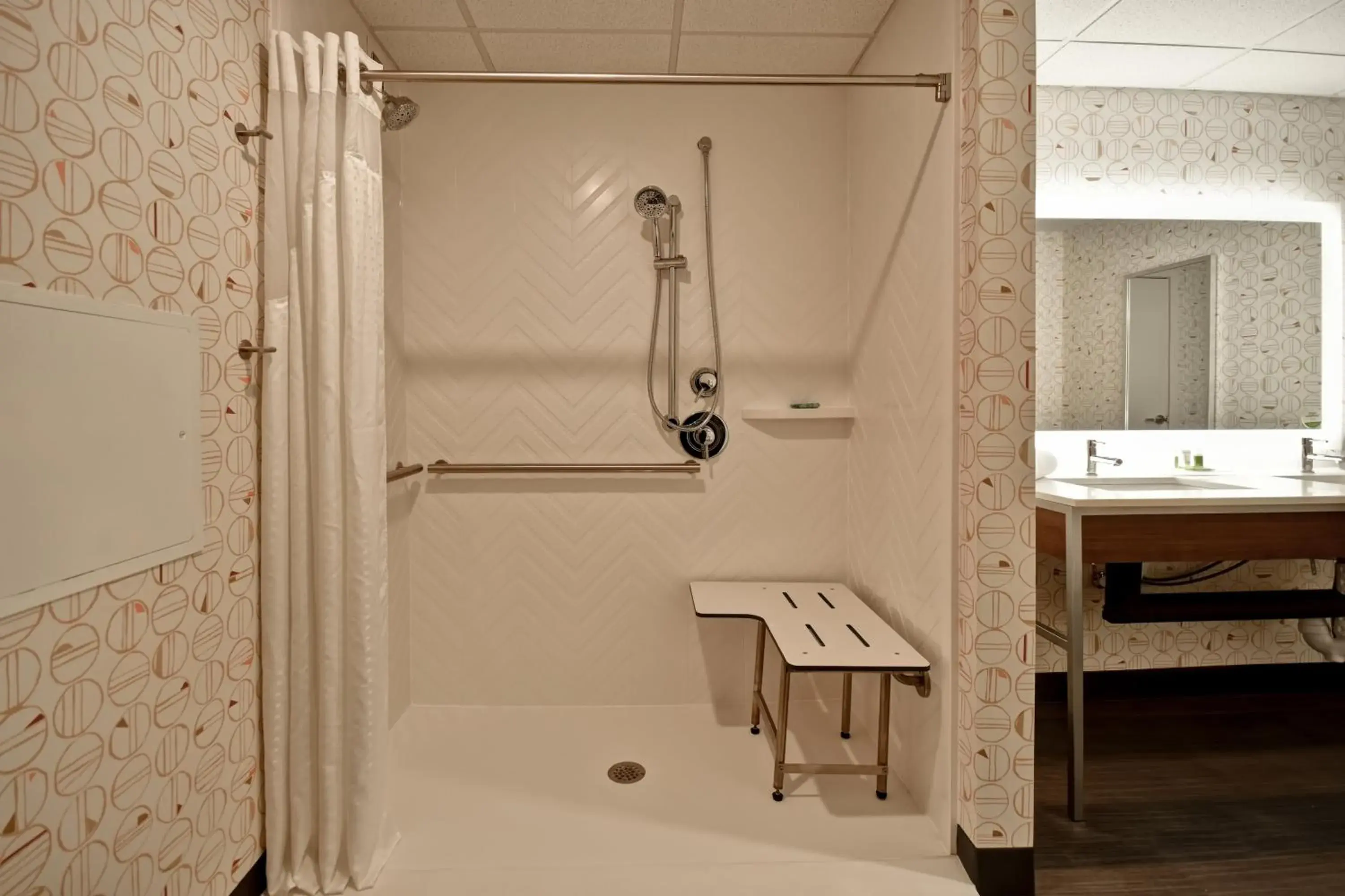 King Room - Hearing Accessible - Roll-in Shower in Holiday Inn Lancaster by IHG King Room - Hearing Accessible - Roll-in Shower in Holiday Inn Lancaster by IHG
